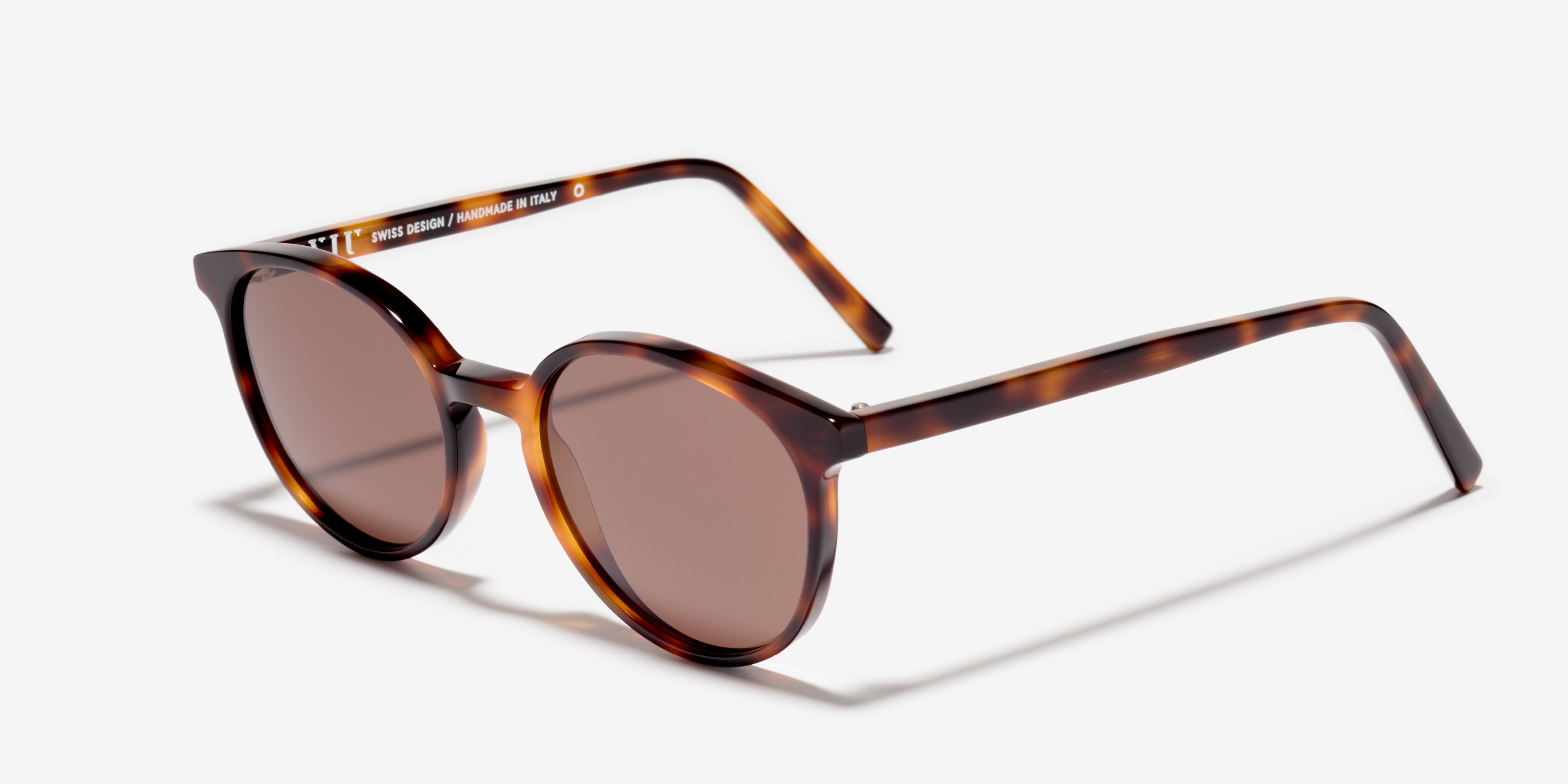 Angle image of the sunglasses The Academic in colour Cherrywood and size Narrow