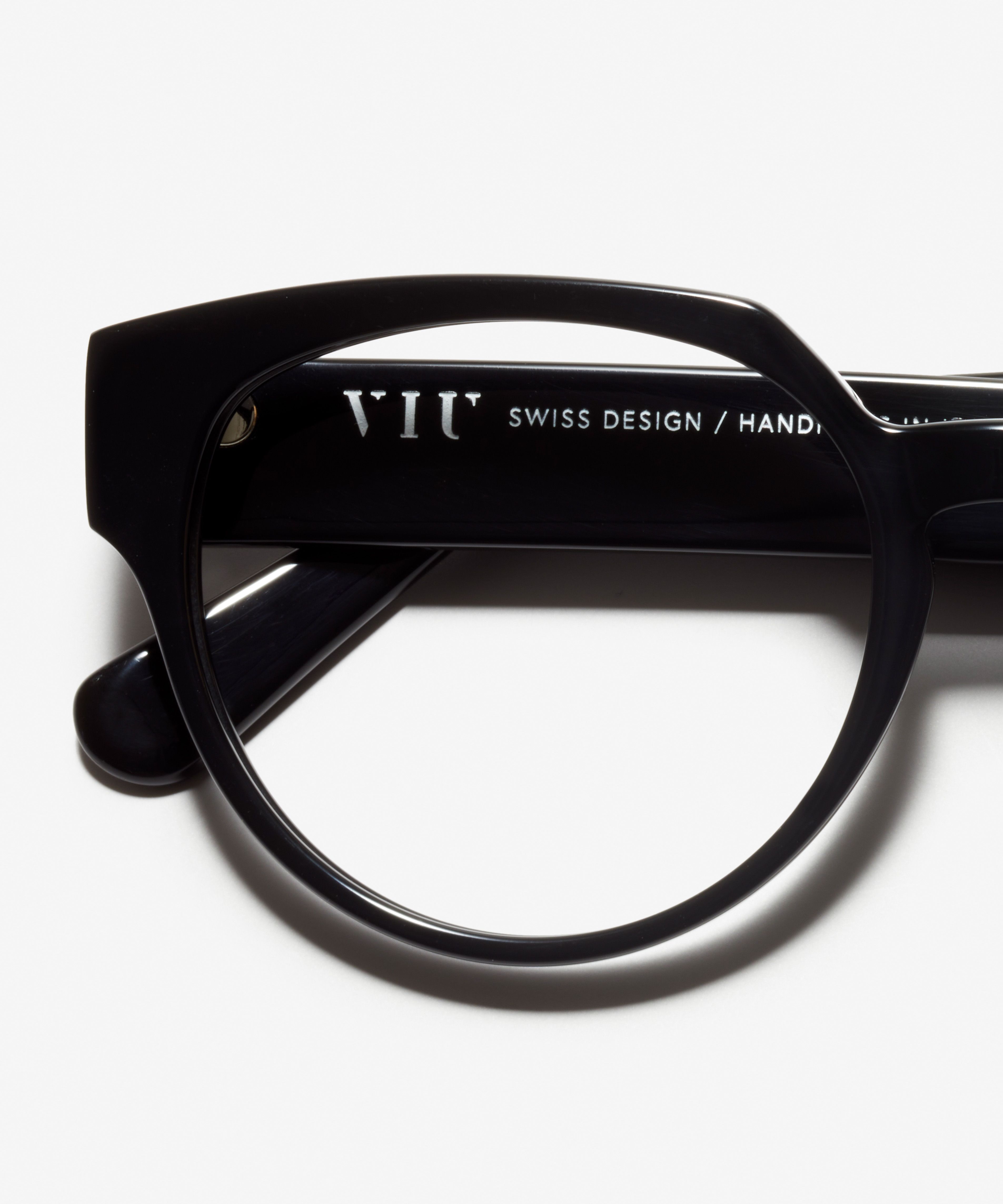 Detail-Bild der Brille The Chic in Farbe Black und Größe Mittel