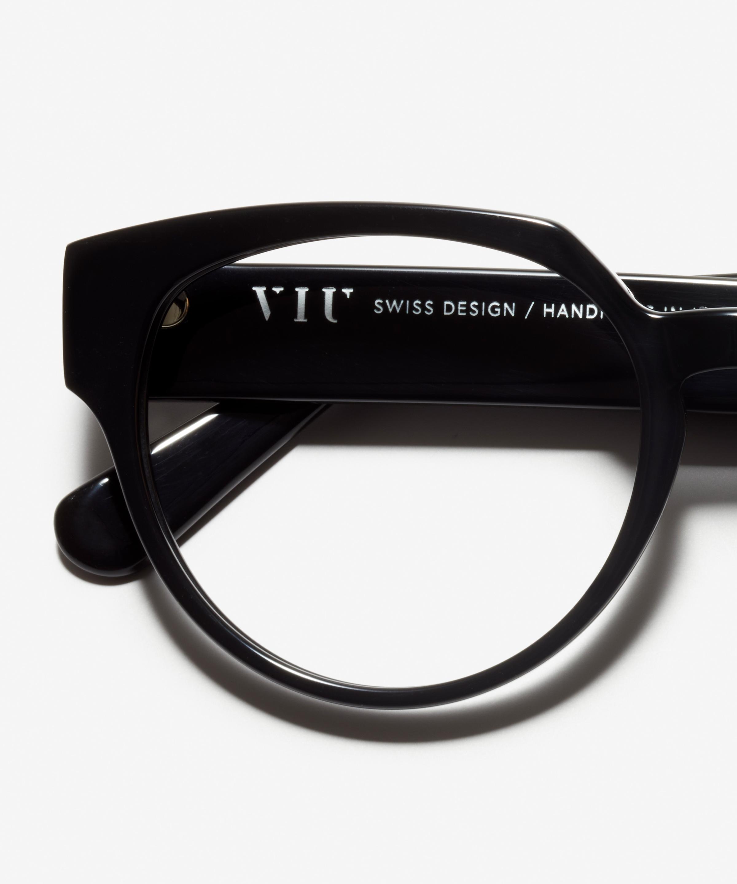 Detail-Bild der Brille The Chic in Farbe Black und Größe Mittel