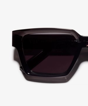 Detail-Bild der Sonnenbrille The Savage in Farbe Black Transparent und Größe Breit