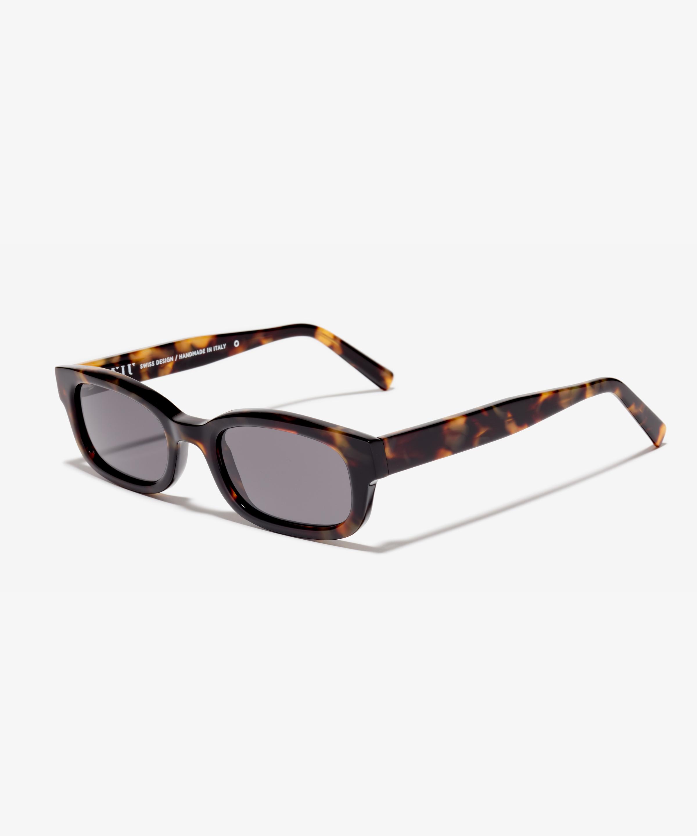 Schräg-Bild der Sonnenbrille The Shameless in Farbe Amber Tortoise und Größe Breit