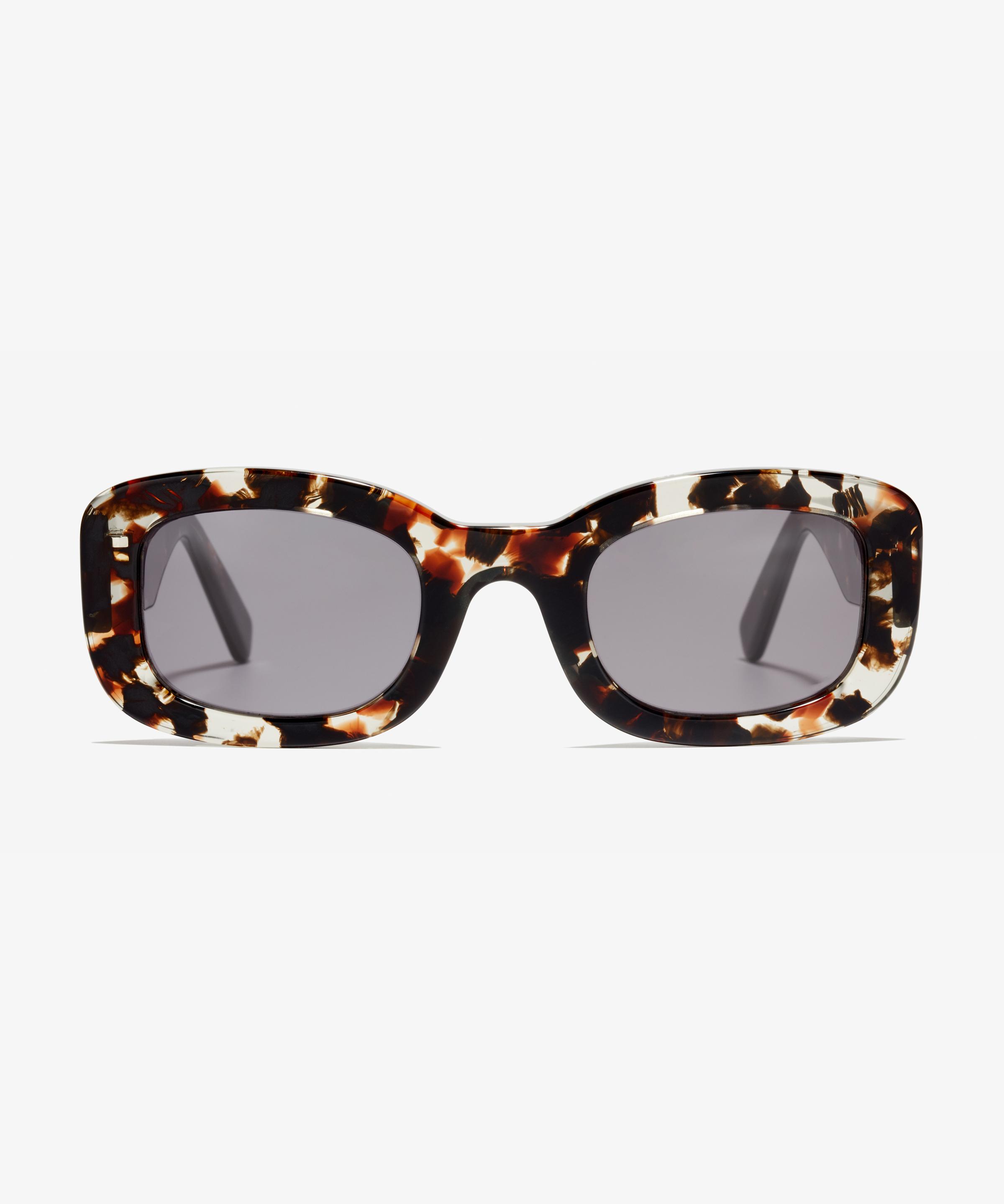 Front image of the sunglasses The Posh in colour Berry Havana and size Wide