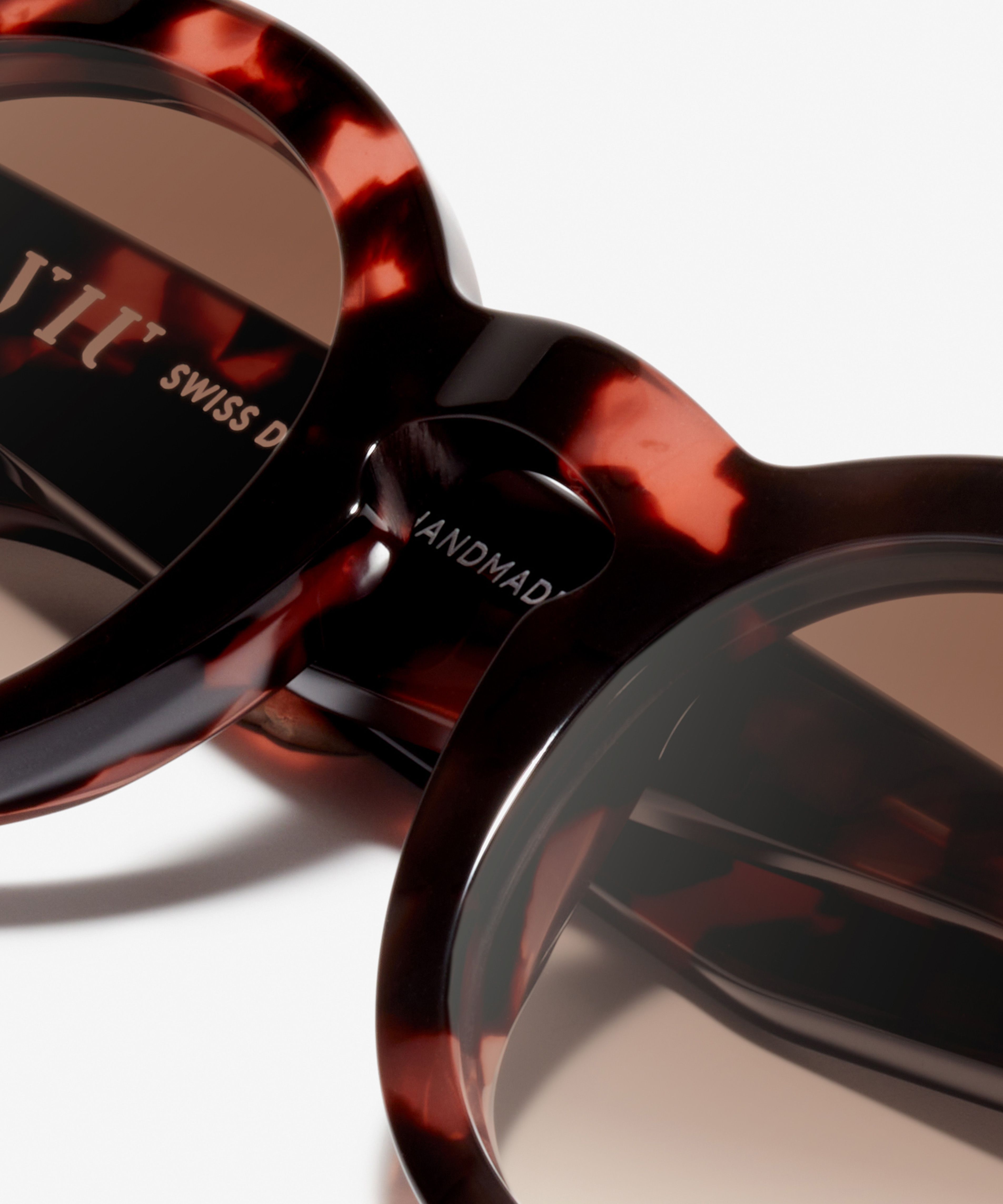 Detail image of the sunglasses The Poppy in colour Pink Havana and size Medium