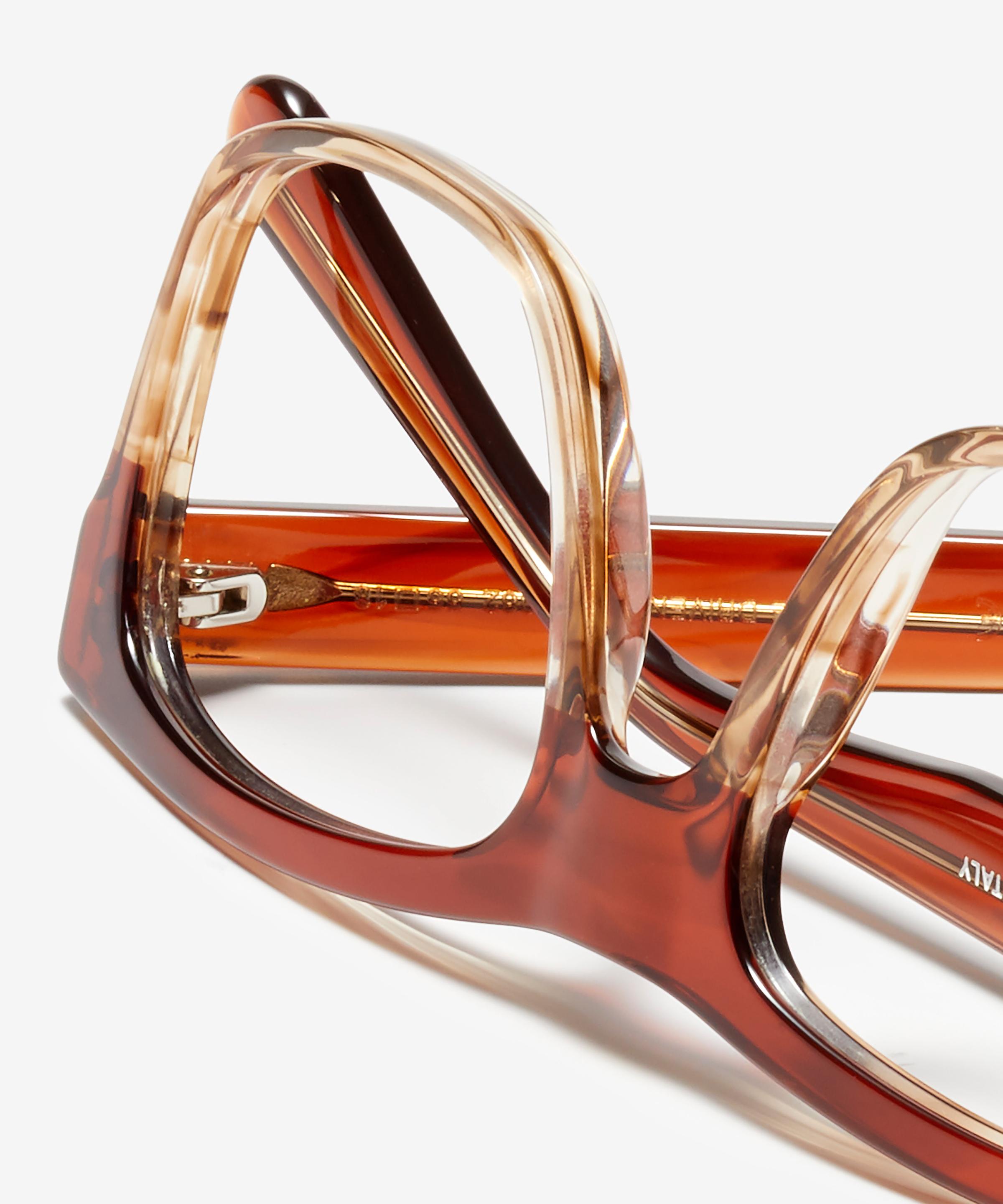 Detail image of the frame The Driven in colour Brick and size Wide