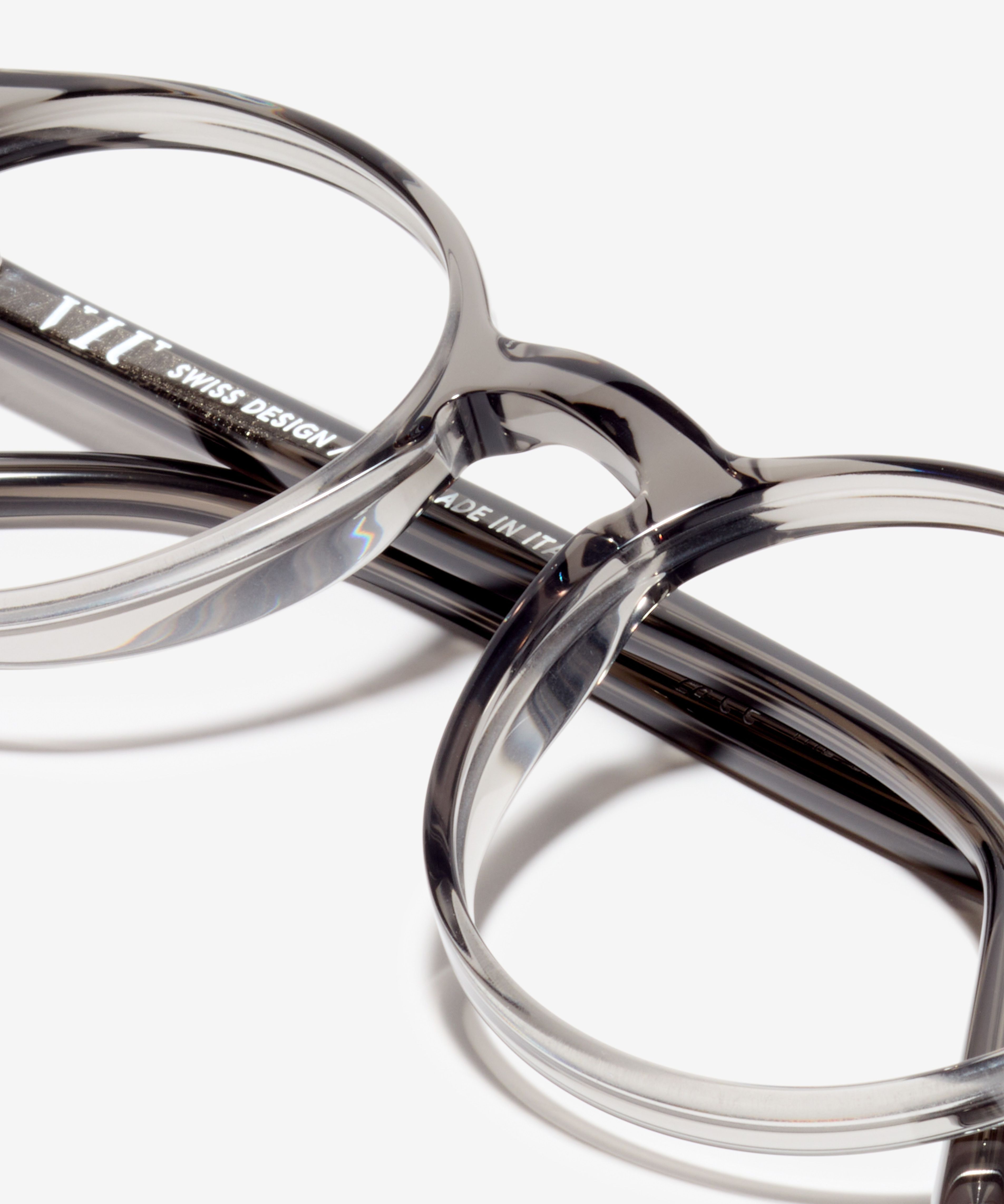 Detail image of the frame The Dapper in colour Smoke and size Wide