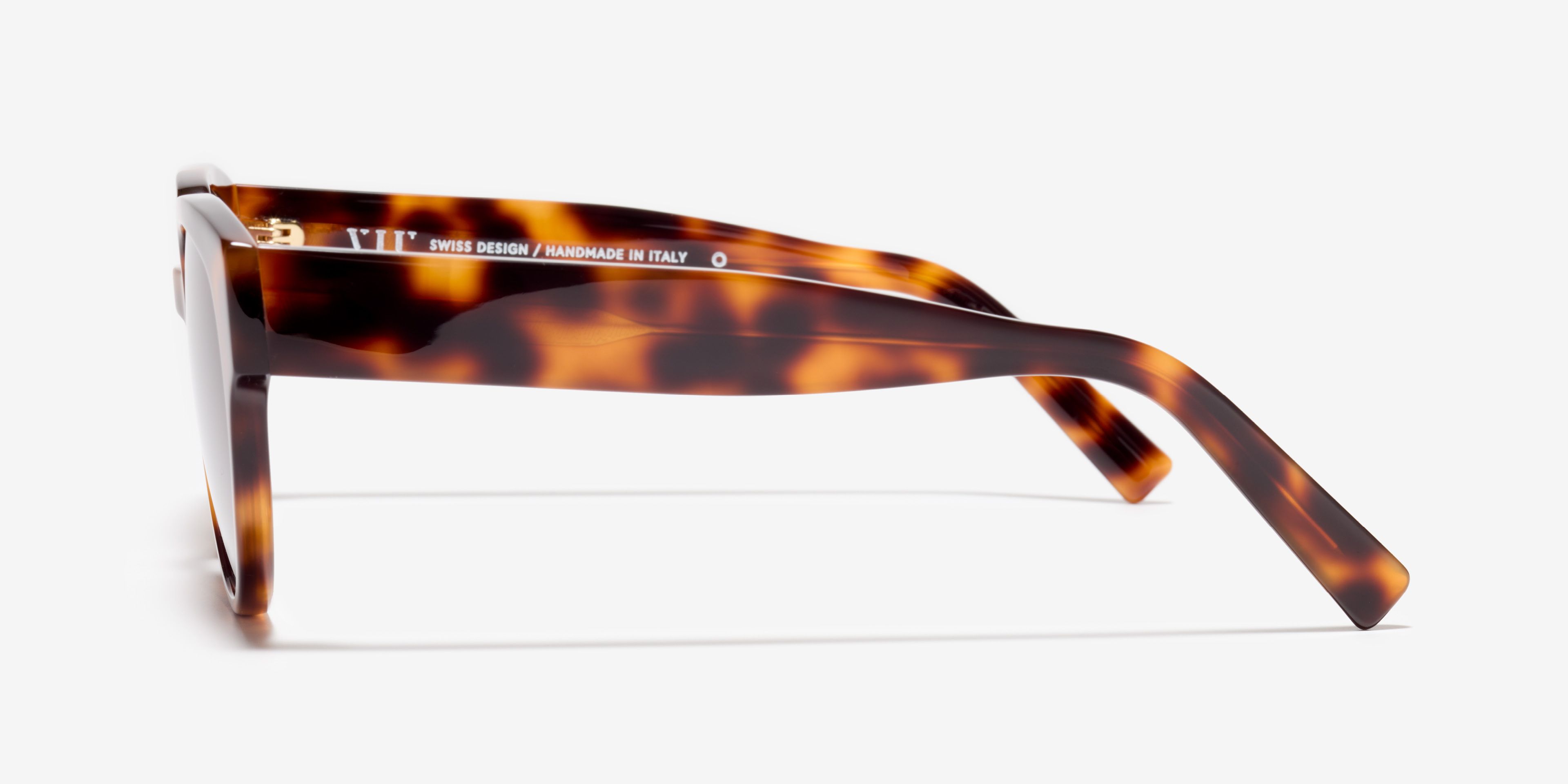 Image Côté de la paire de lunettes de soleil The Chic en couleur Cherrywood et taille Moyens