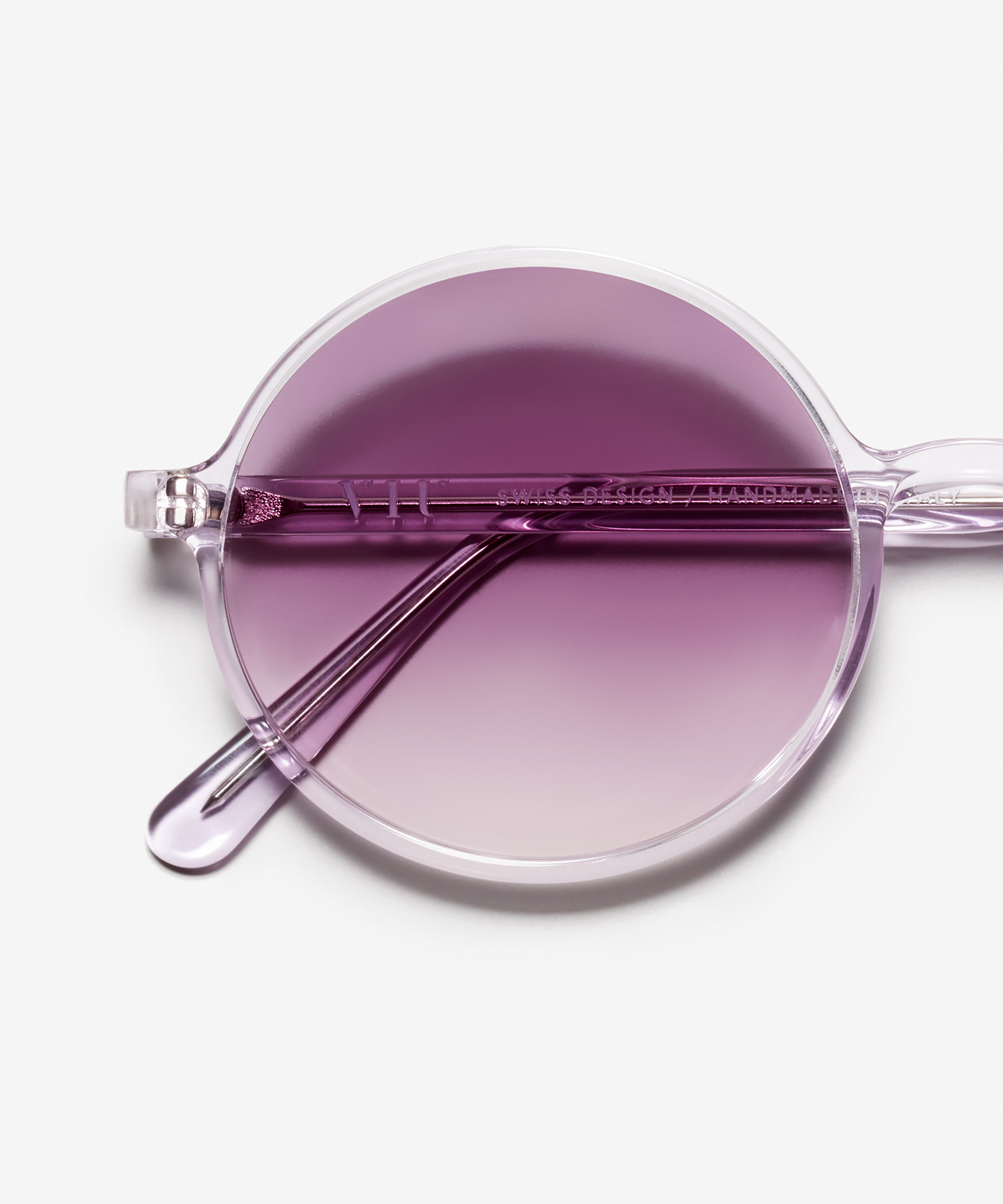 Detail image of the sunglasses The Poetic in colour Lilac and size Wide