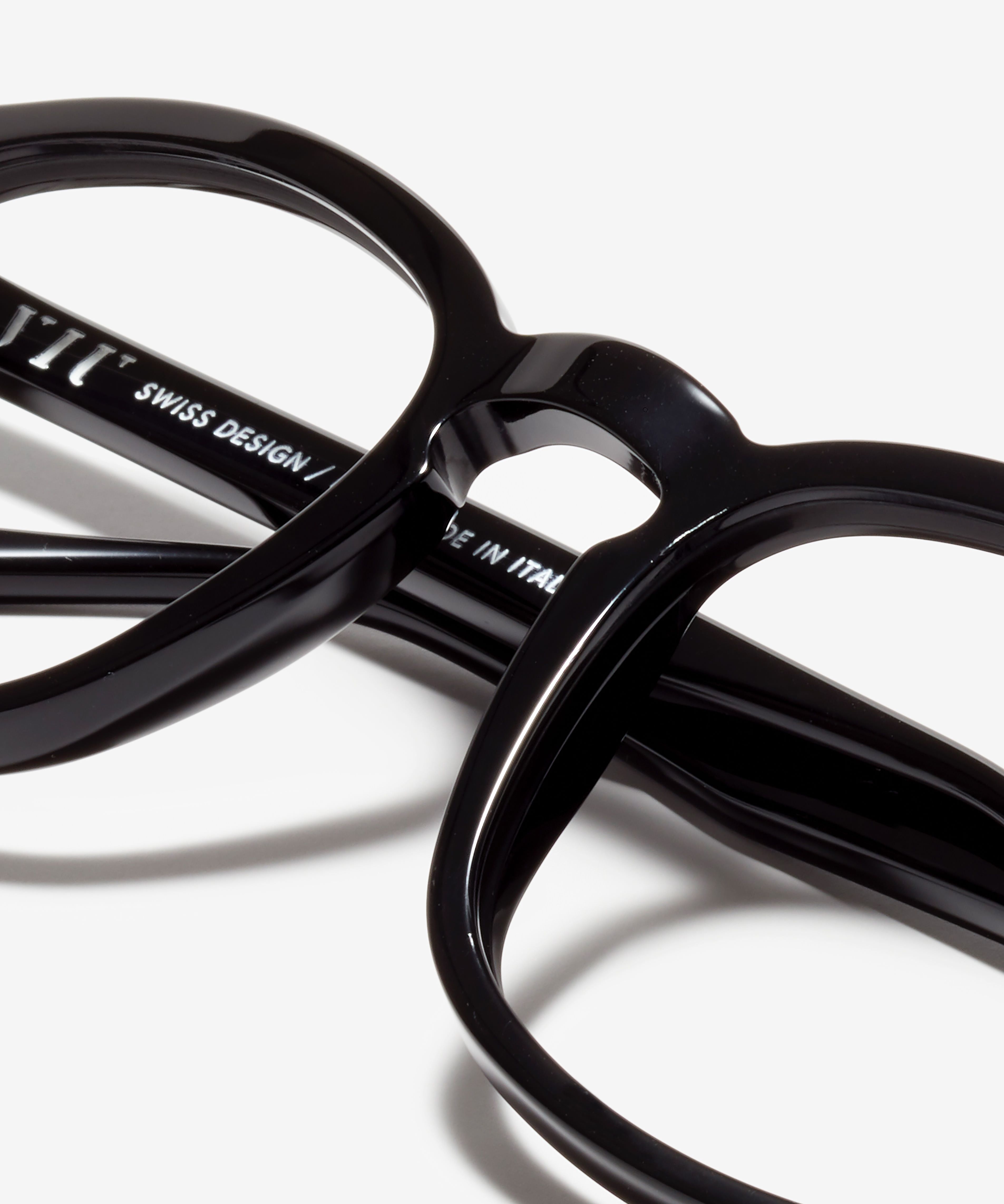 Detail image of the frame The Distinct in colour Black and size Wide