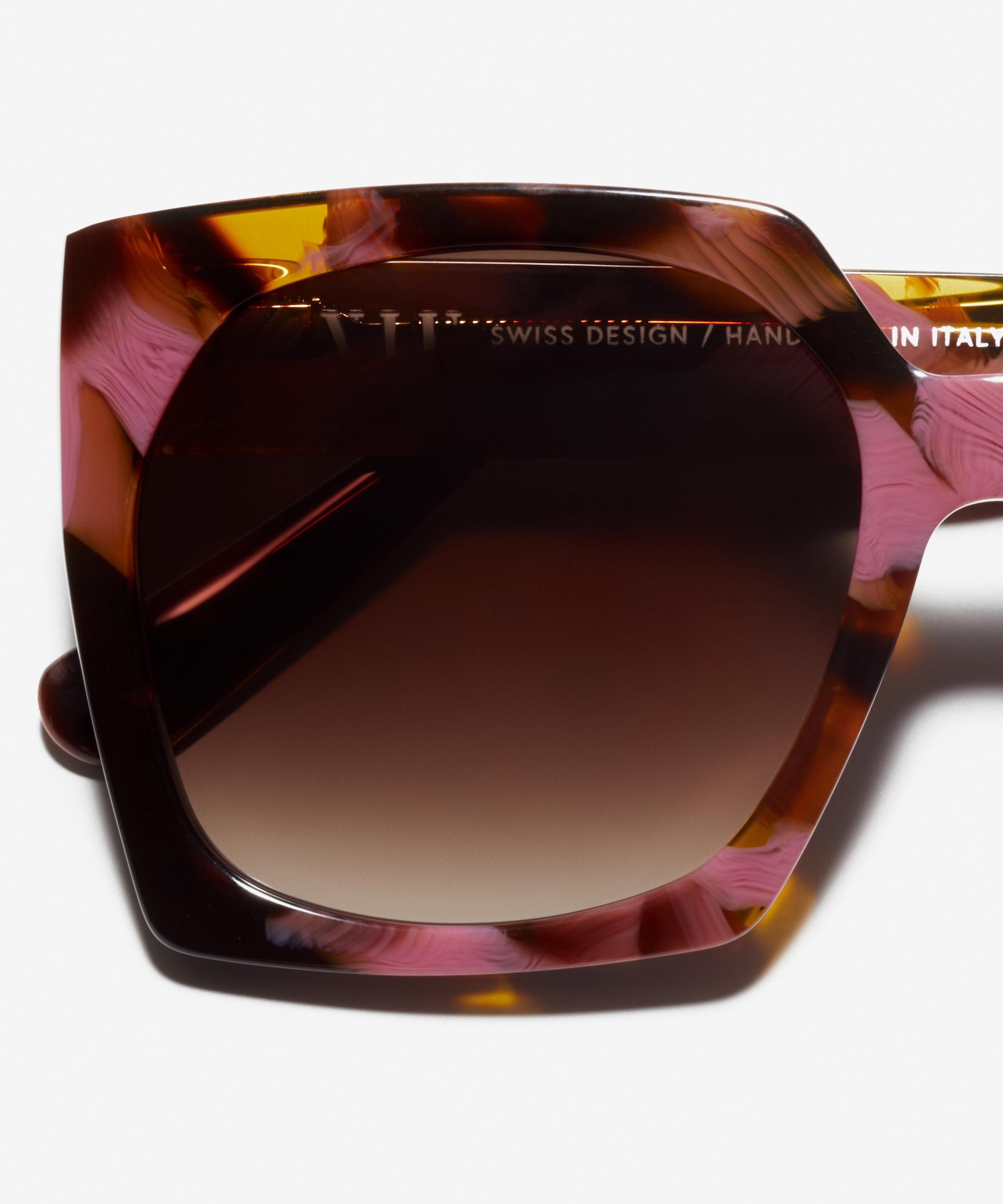 Image Détail de la paire de lunettes de soleil The Daring en couleur Plum Tortoise et taille Moyens