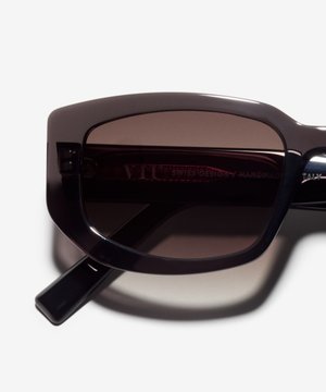 Detail-Bild der Sonnenbrille The Premiere in Farbe Black Transparent und Größe Breit