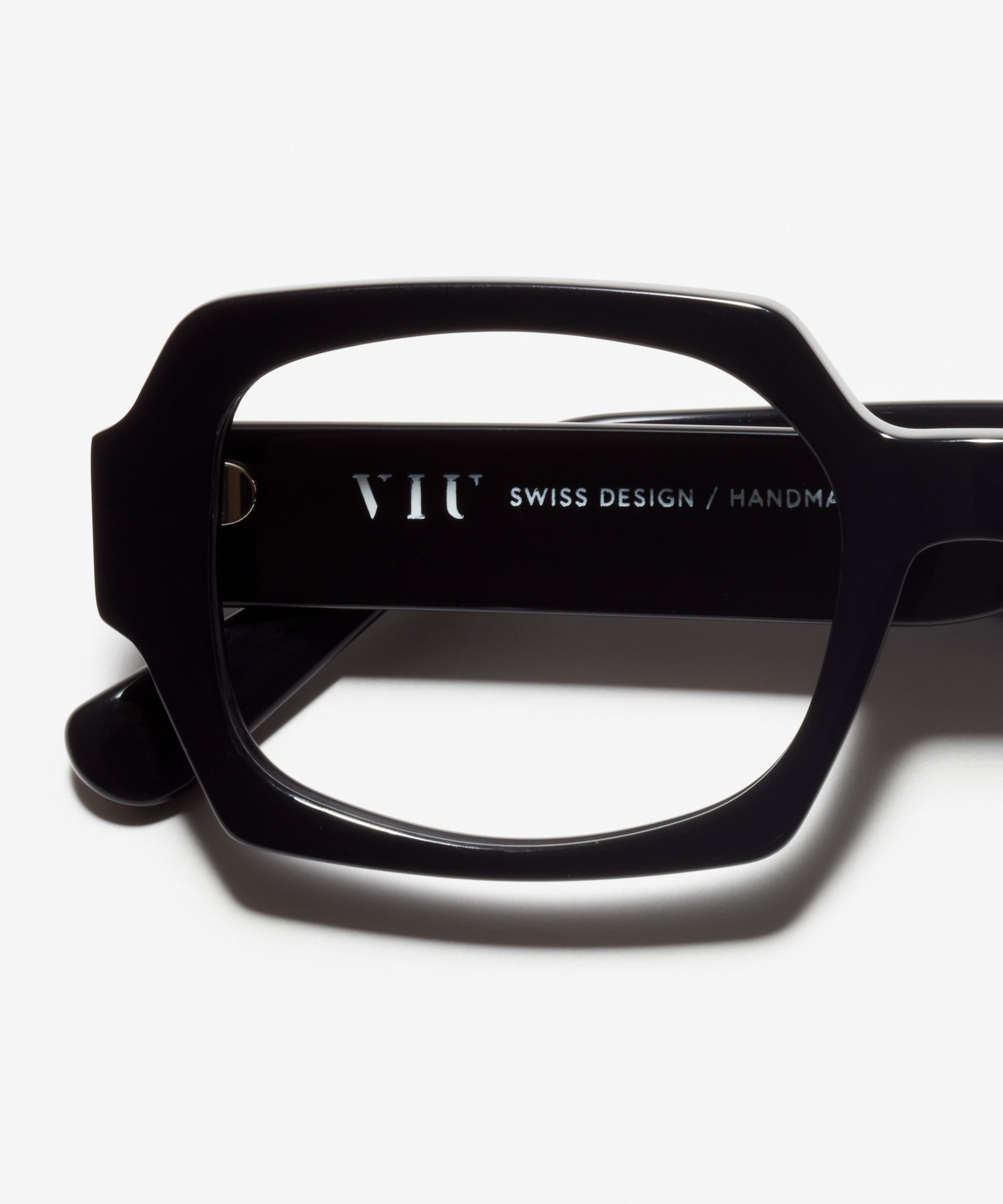 Detail image of the frame The Renegade in colour Black and size Medium