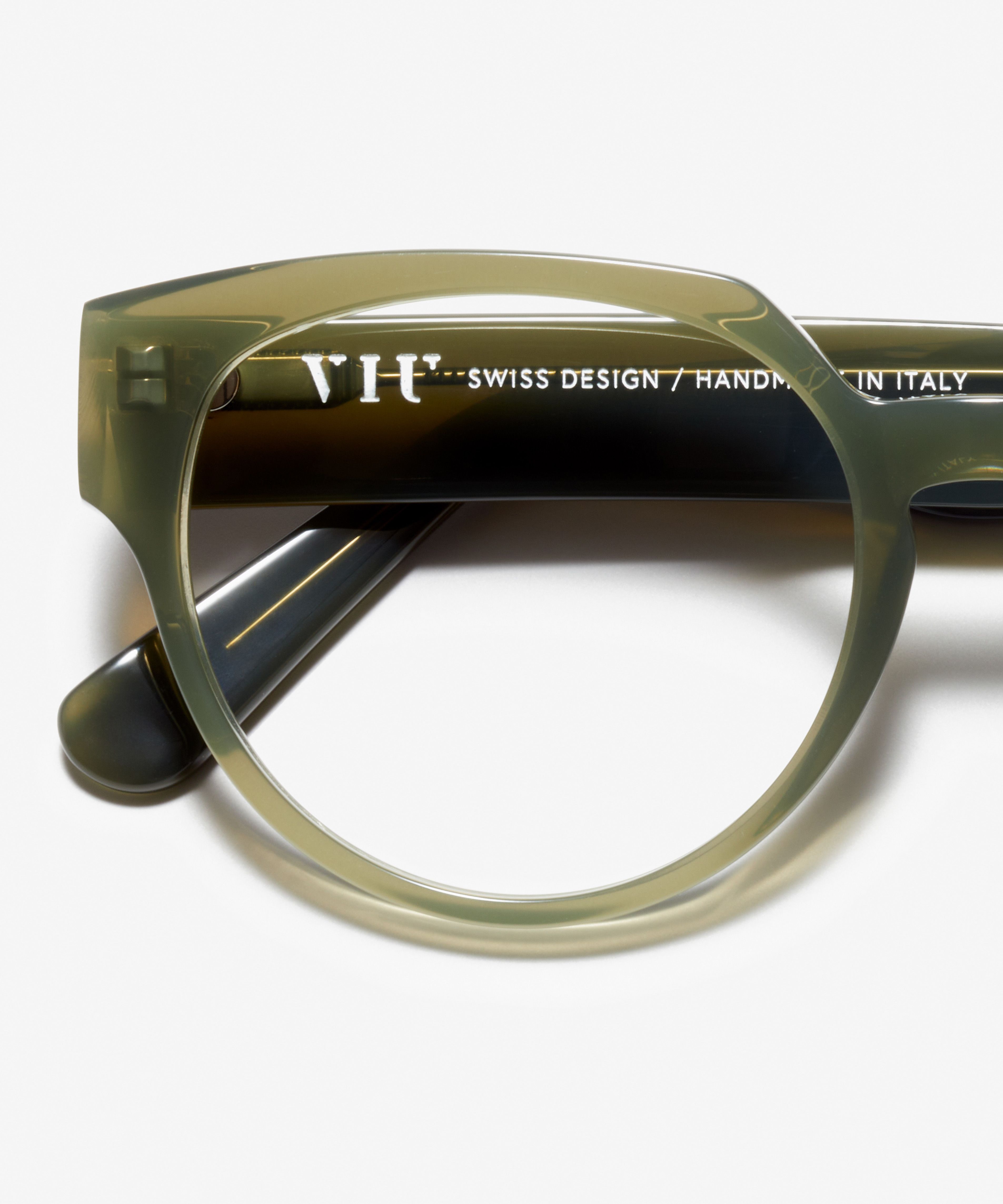 Detail-Bild der Brille The Chic in Farbe Milky Green und Größe Mittel