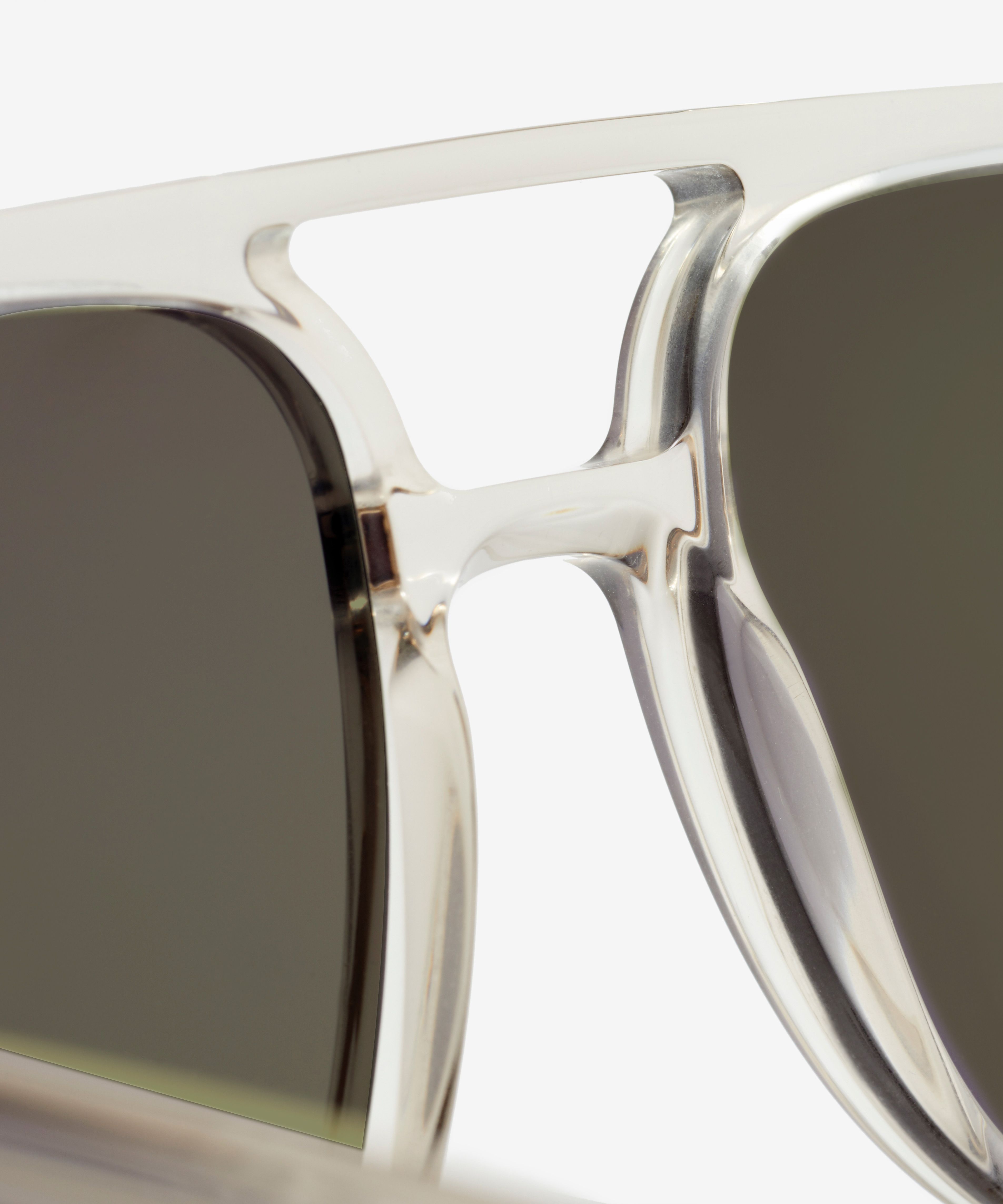 Detail image of the sunglasses The Alpha in colour Ice Transparent and size Wide