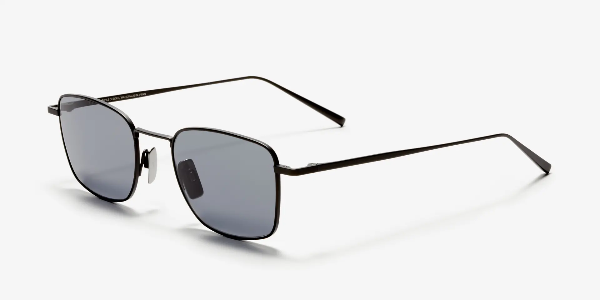 Angle image of the sunglasses The Realist in colour Gunmetal and size Wide
