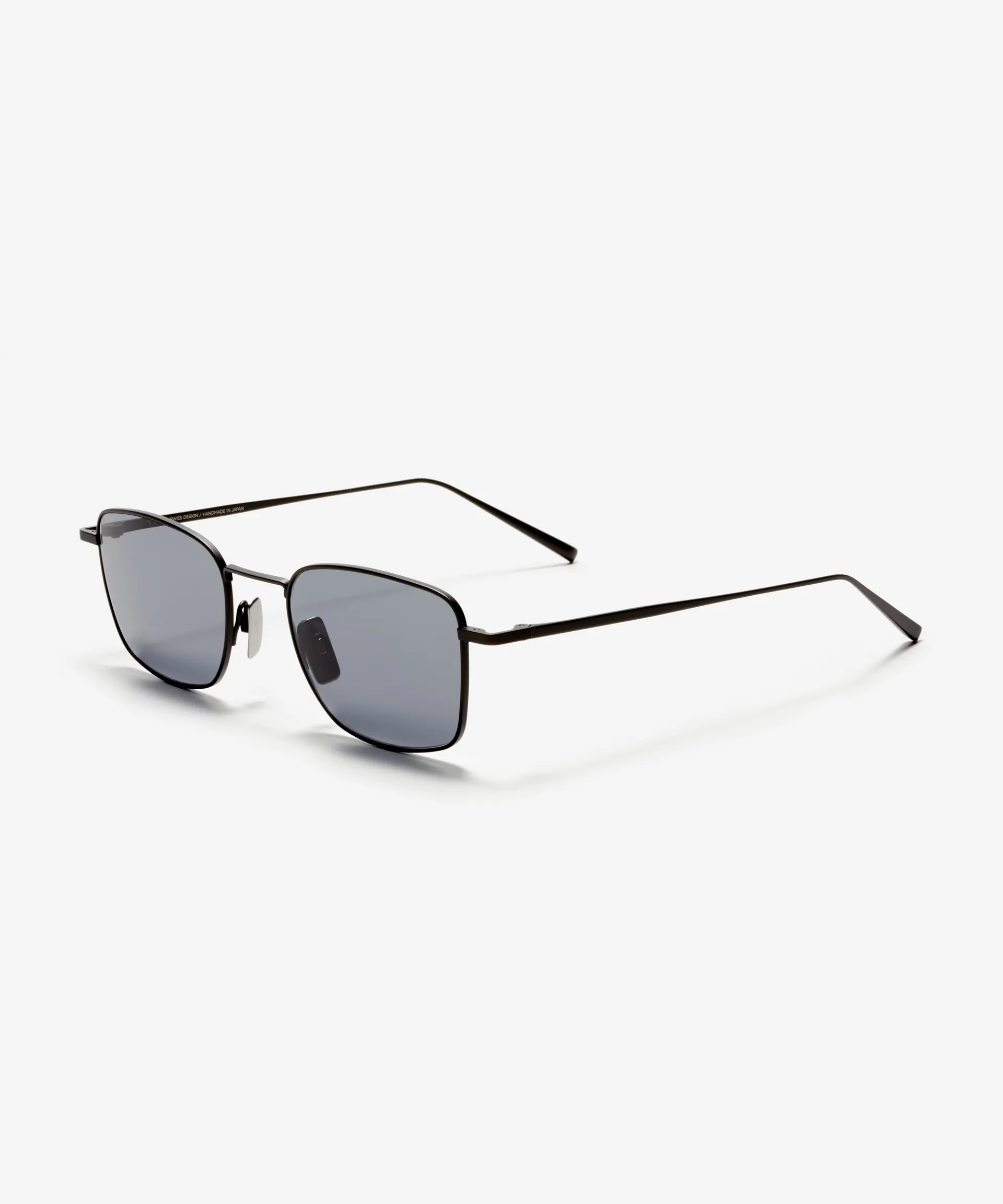 Angle image of the sunglasses The Realist in colour Gunmetal and size Wide