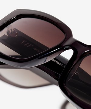 Detail-Bild der Sonnenbrille The Premiere in Farbe Black Transparent und Größe Breit