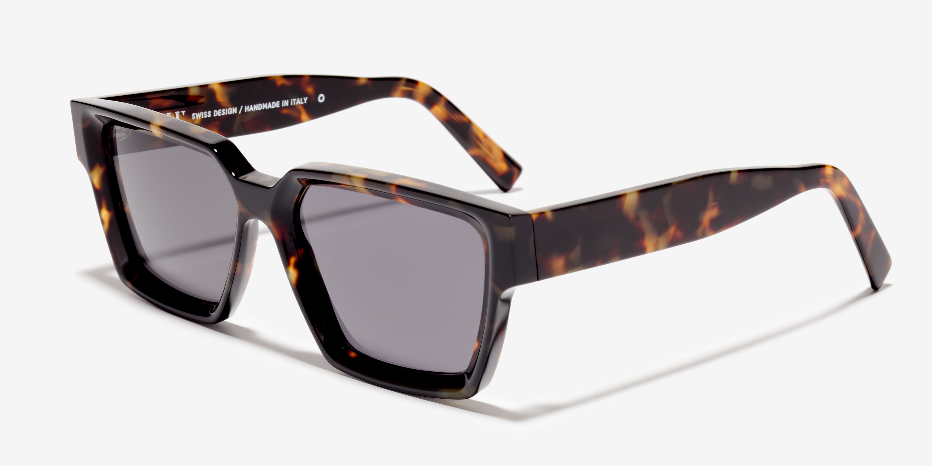 Angle image of the sunglasses The Savage in colour Amber Tortoise and size Wide