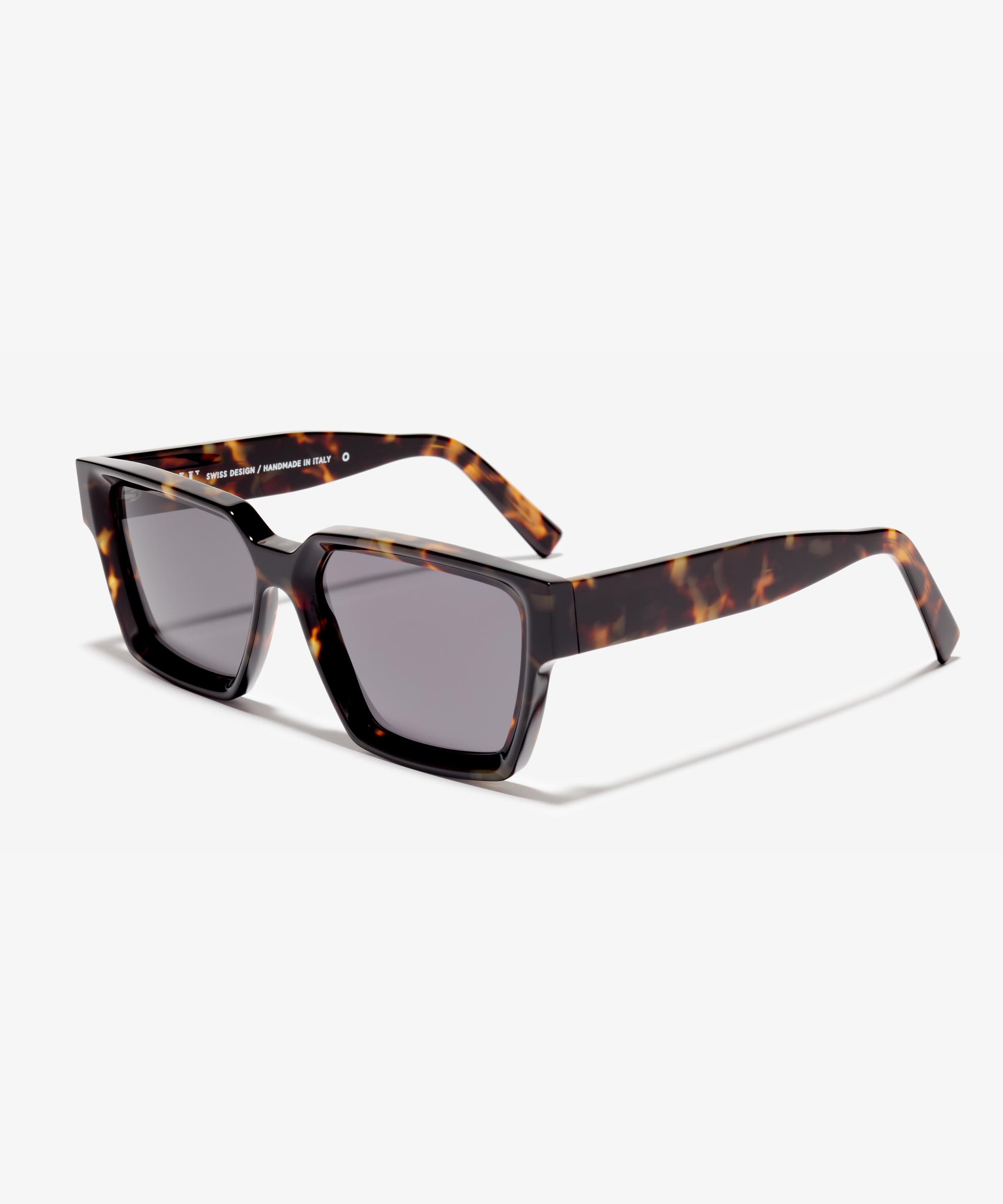 Schräg-Bild der Sonnenbrille The Savage in Farbe Amber Tortoise und Größe Breit