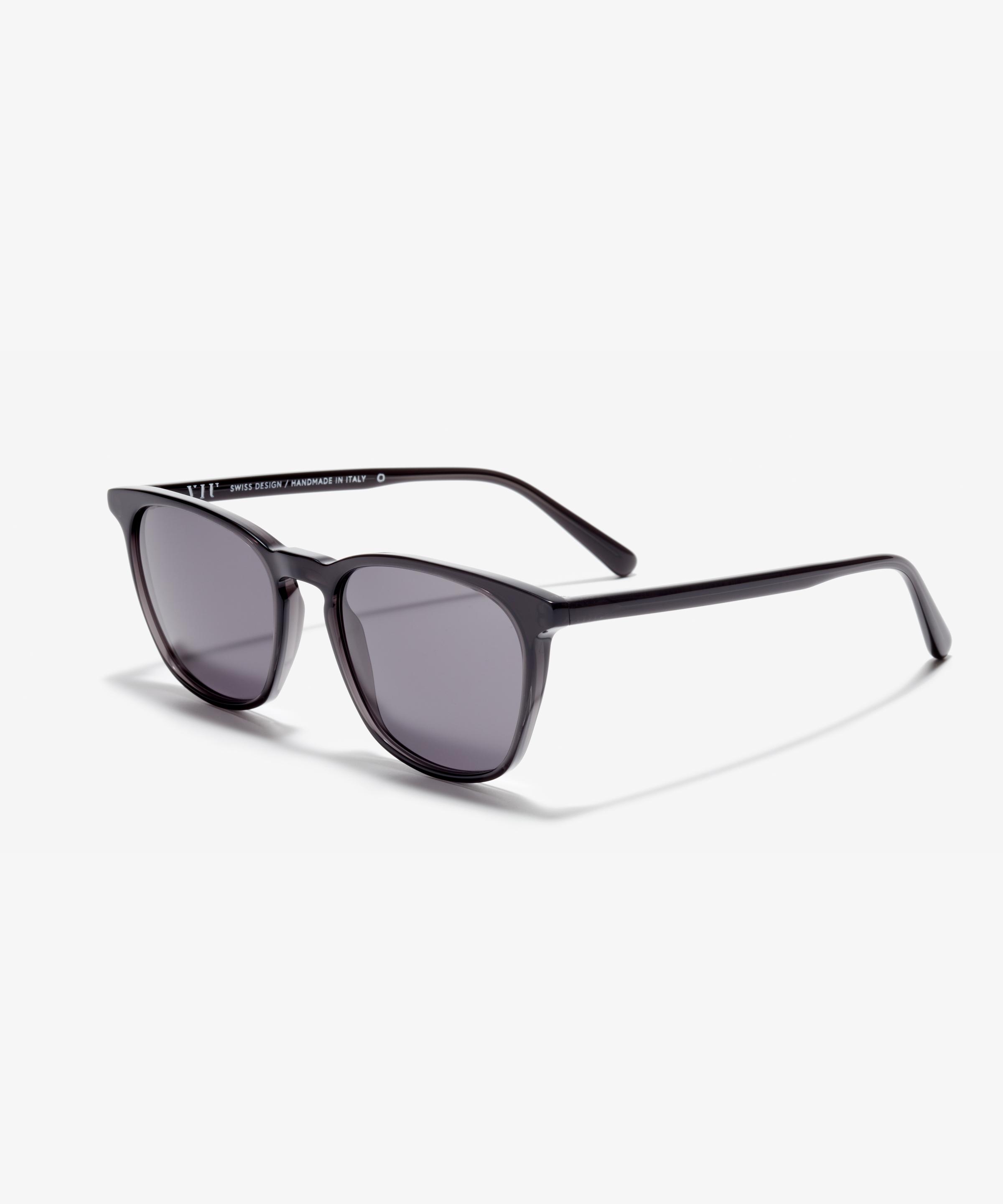 Angle image of the sunglasses The Formal in colour Black Transparent and size Medium