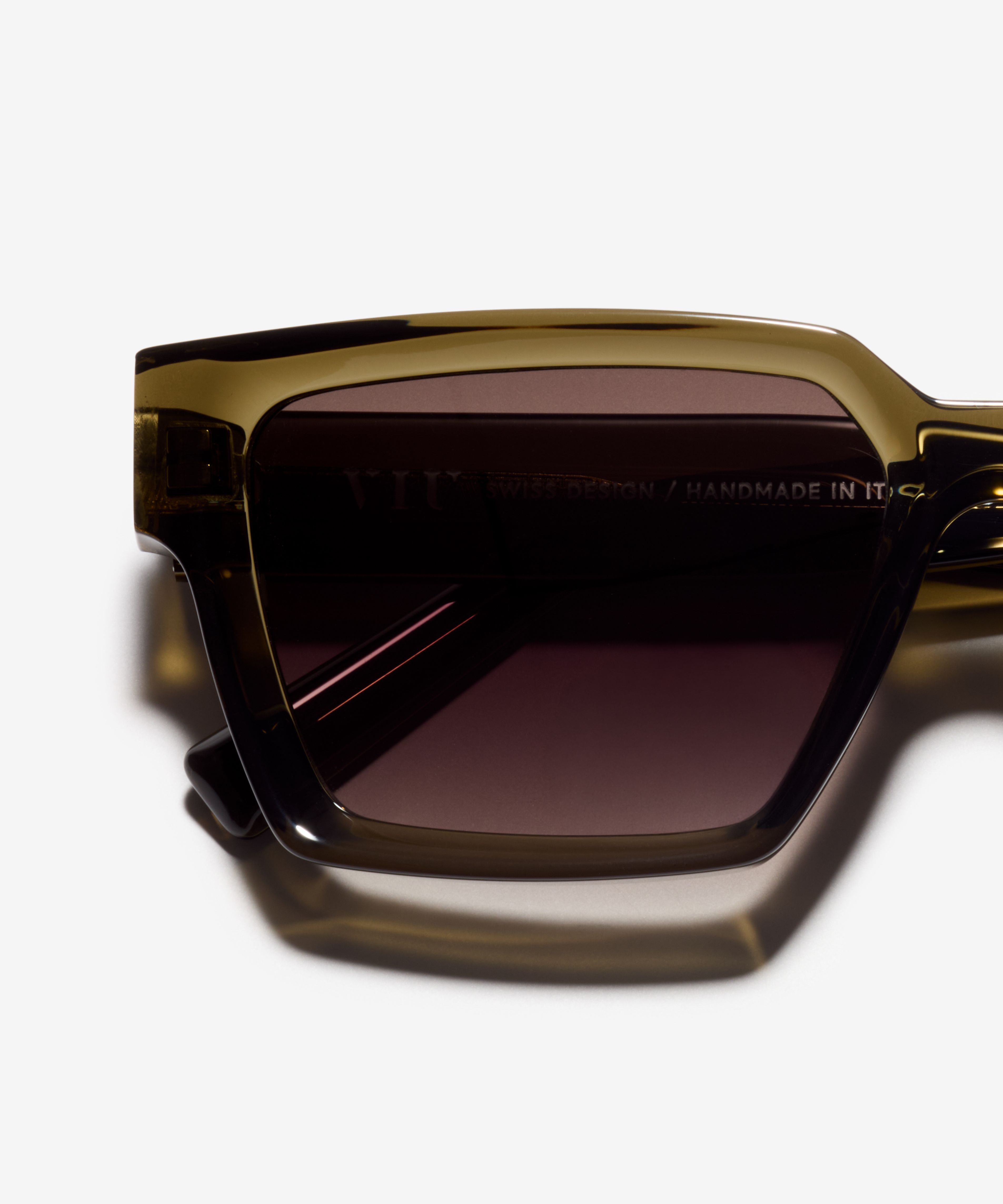 Detail-Bild der Sonnenbrille The Savage in Farbe Khaki und Größe Breit