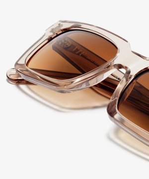 Detail image of the sunglasses The Gambler in colour Pale Brown and size Wide