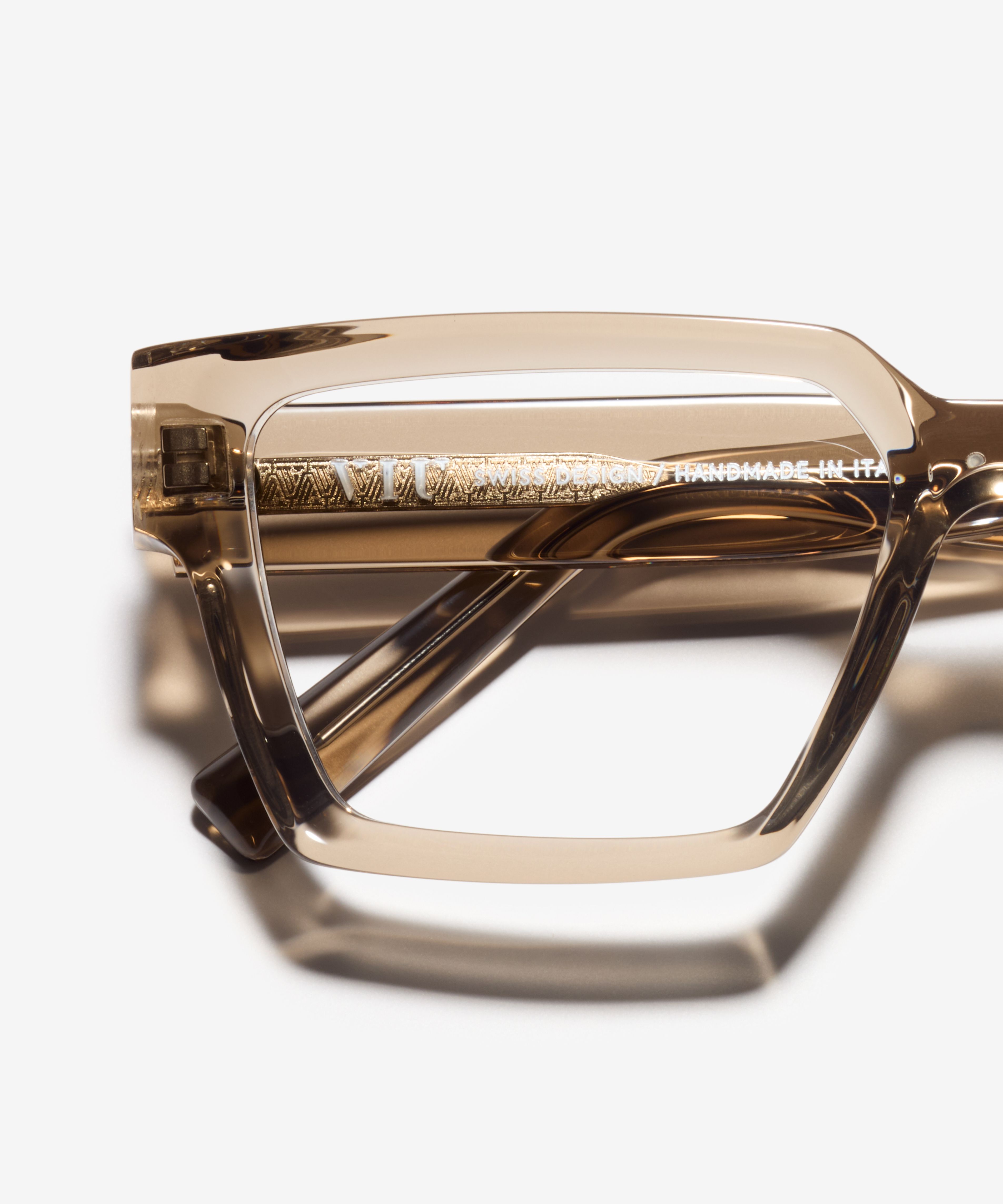 Detail-Bild der Brille The Savage in Farbe Stone Grey Transparent und Größe Breit