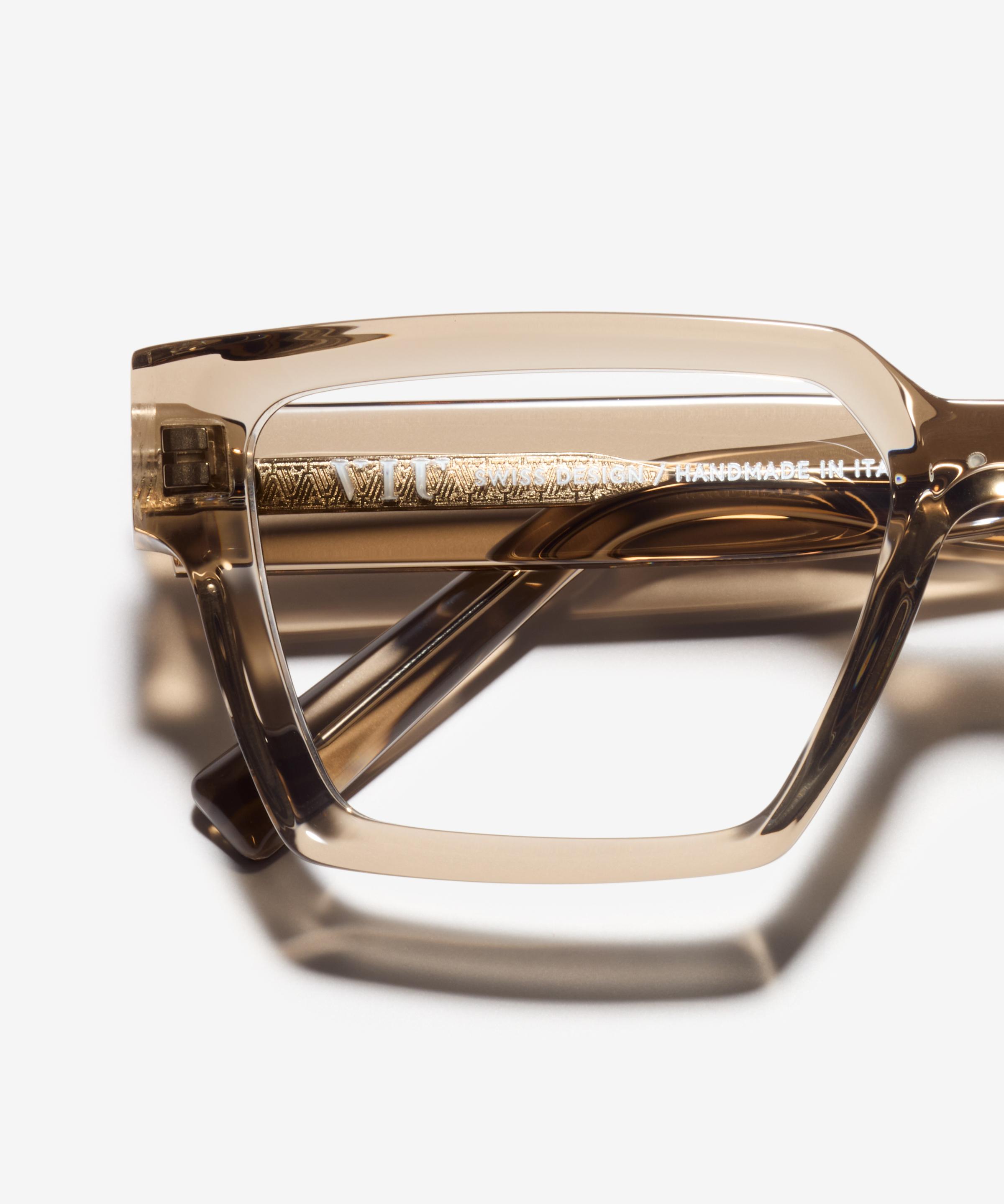 Detail-Bild der Brille The Savage in Farbe Stone Grey Transparent und Größe Breit
