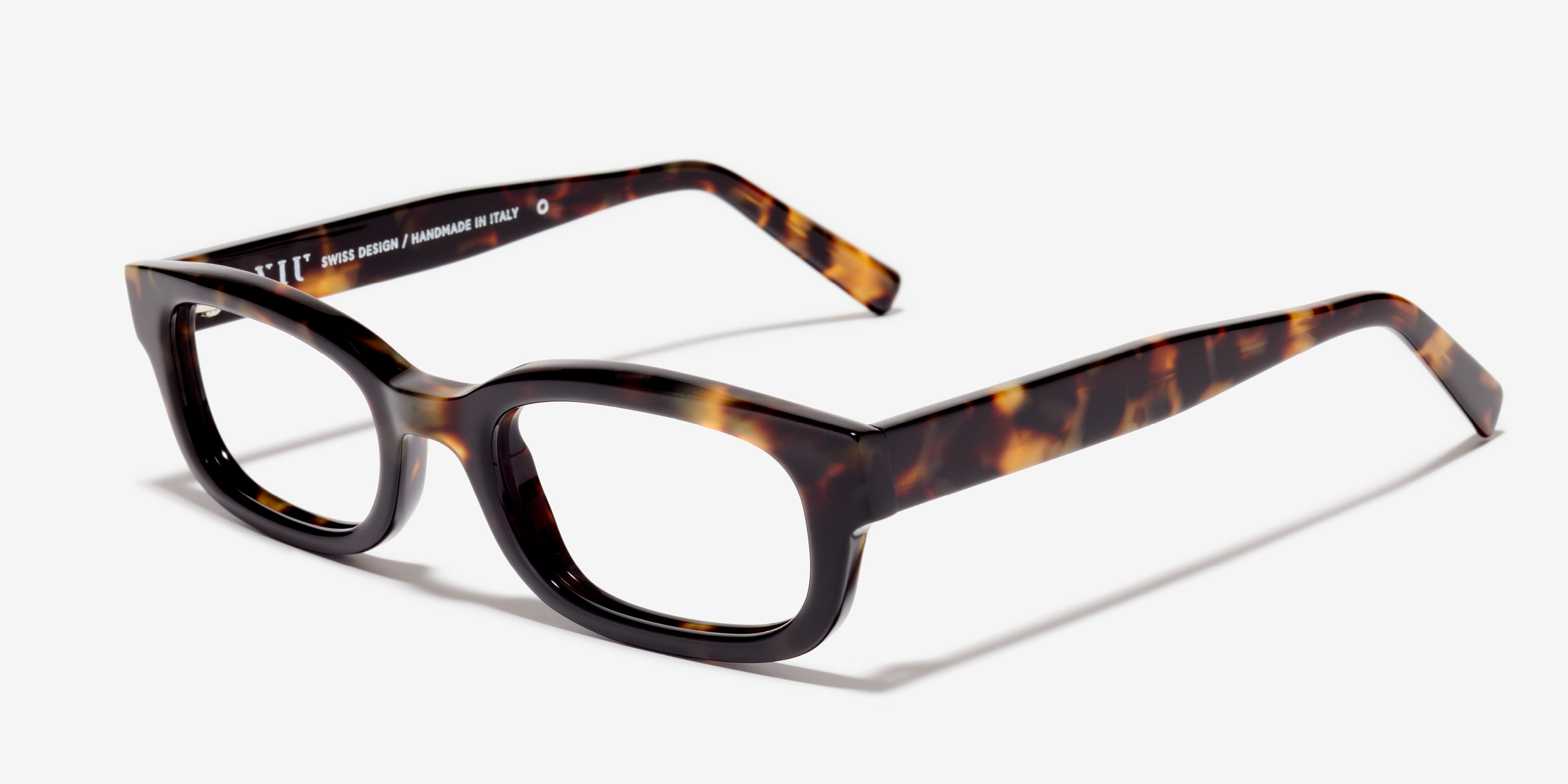 Schräg-Bild der Brille The Shameless in Farbe Amber Tortoise und Größe Breit
