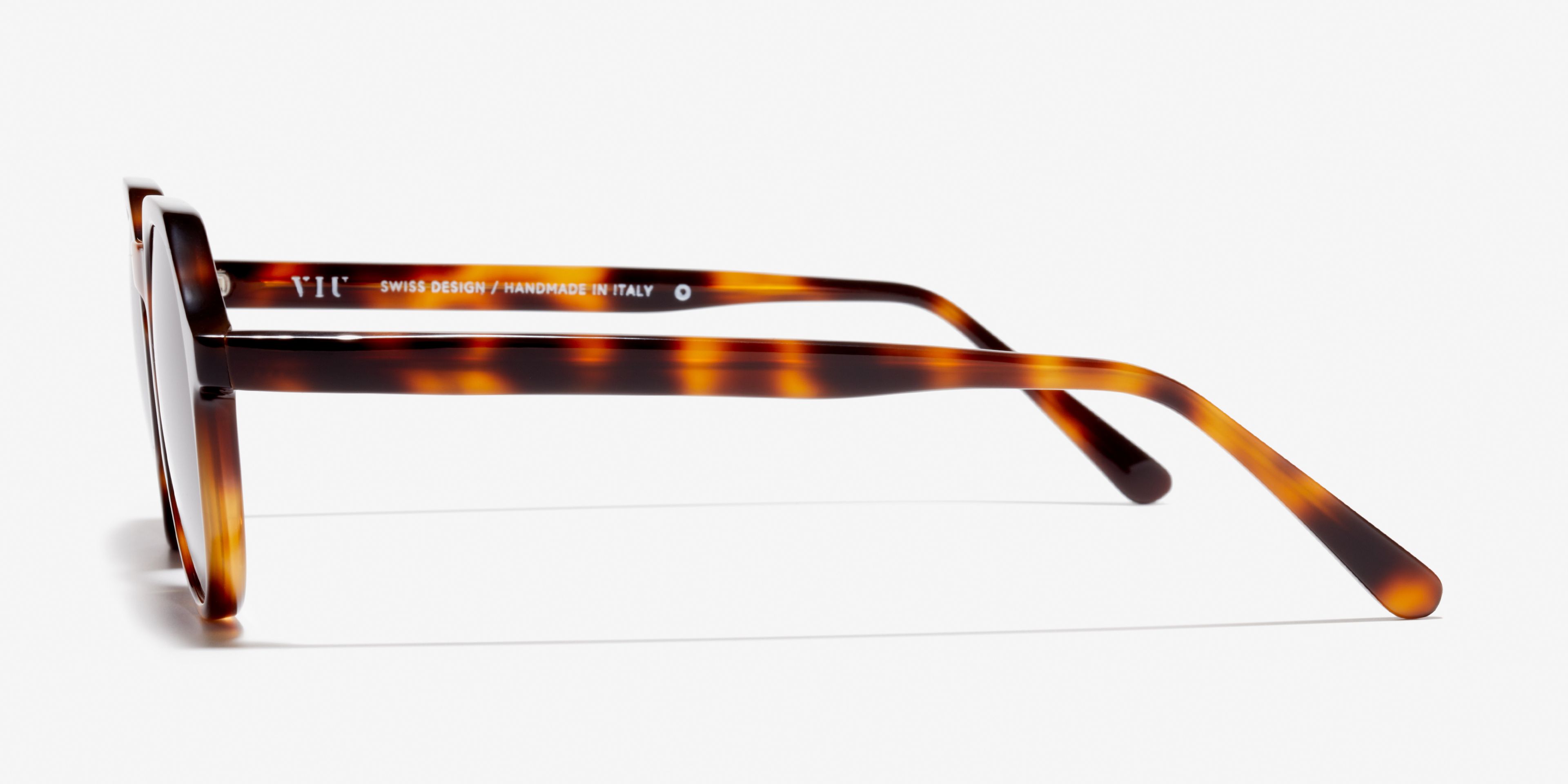 Image Côté de la paire de lunettes de soleil The Eccentric en couleur Cherrywood et taille Large