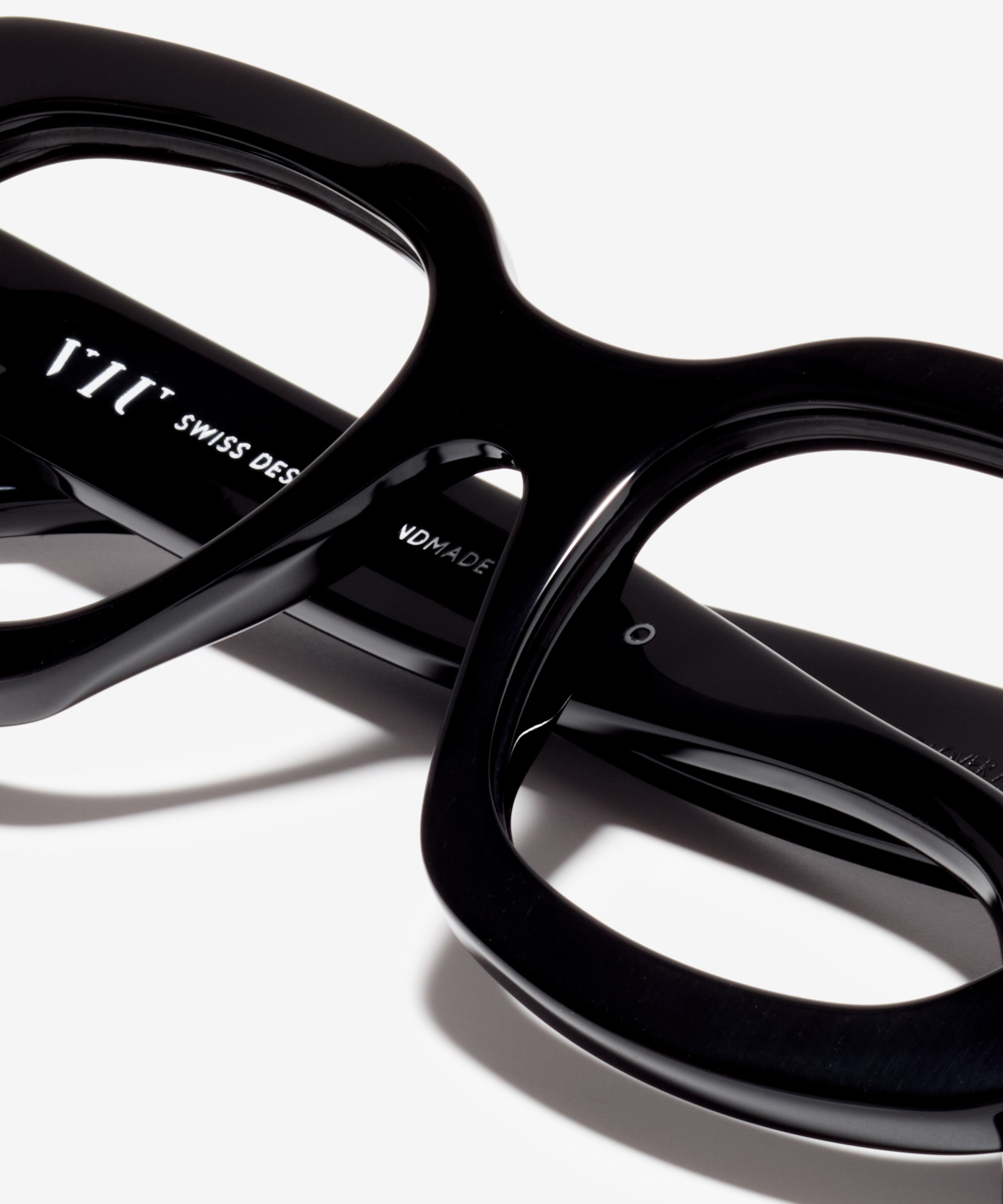 Detail-Bild der Brille The Lover in Farbe Black und Größe Breit