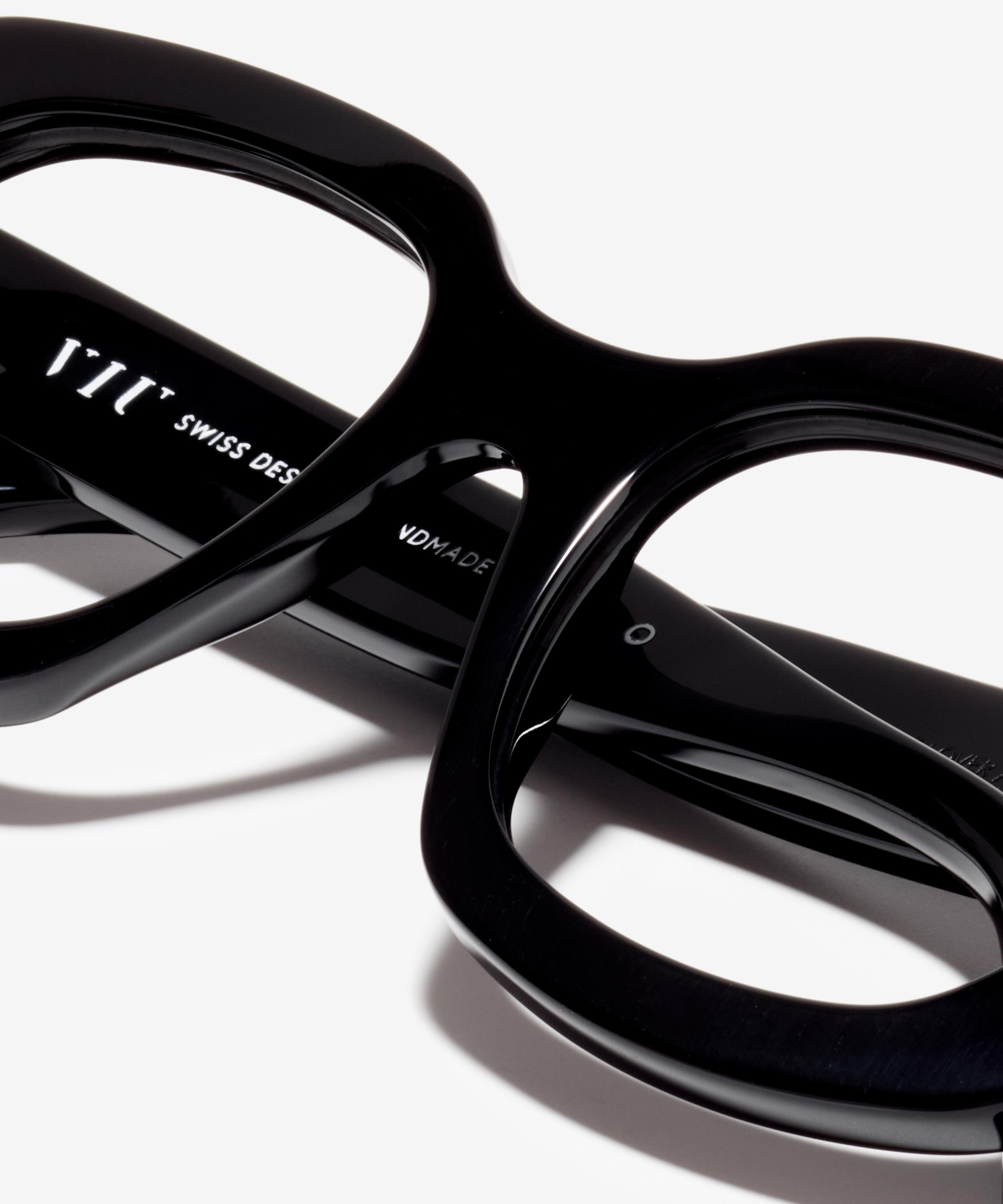 Detail-Bild der Brille The Lover in Farbe Black und Größe Breit