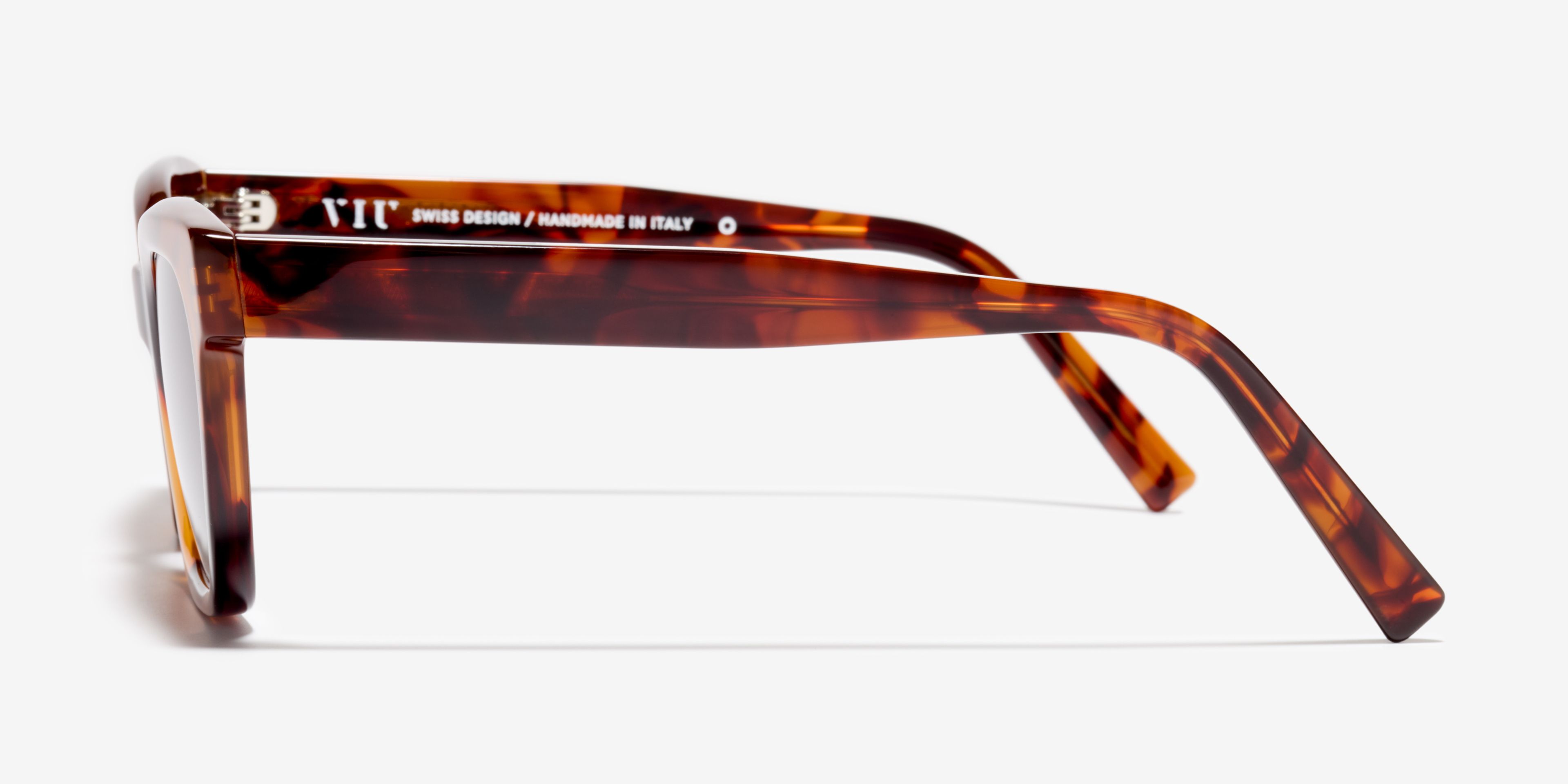 Side image of the sunglasses The Shade in colour Wood Havana and size Wide