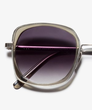 Detail image of the sunglasses The Glamorous Ace II in colour Silver and size Wide