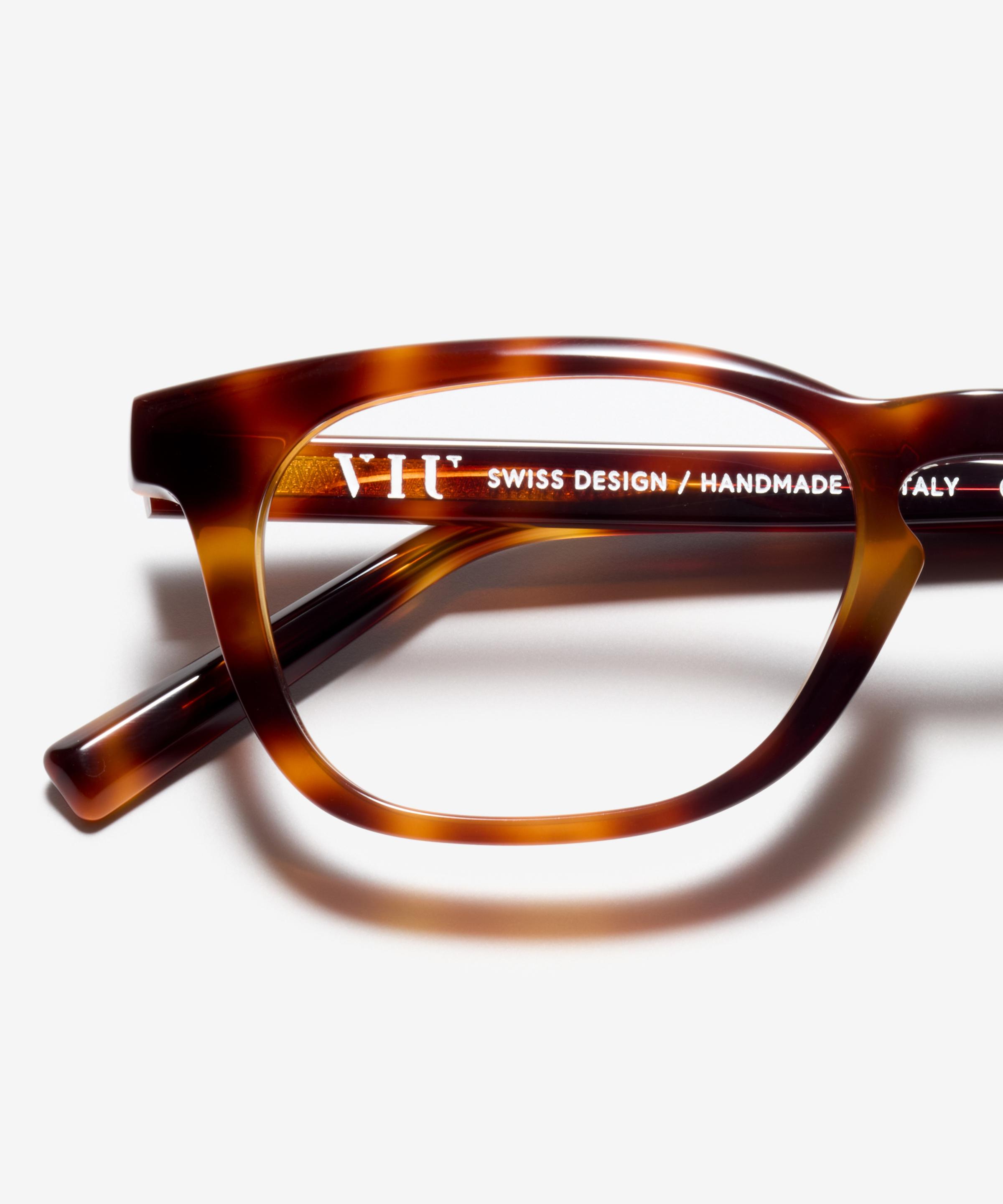 Detail image of the frame The Insight in colour Oak Havana and size Medium