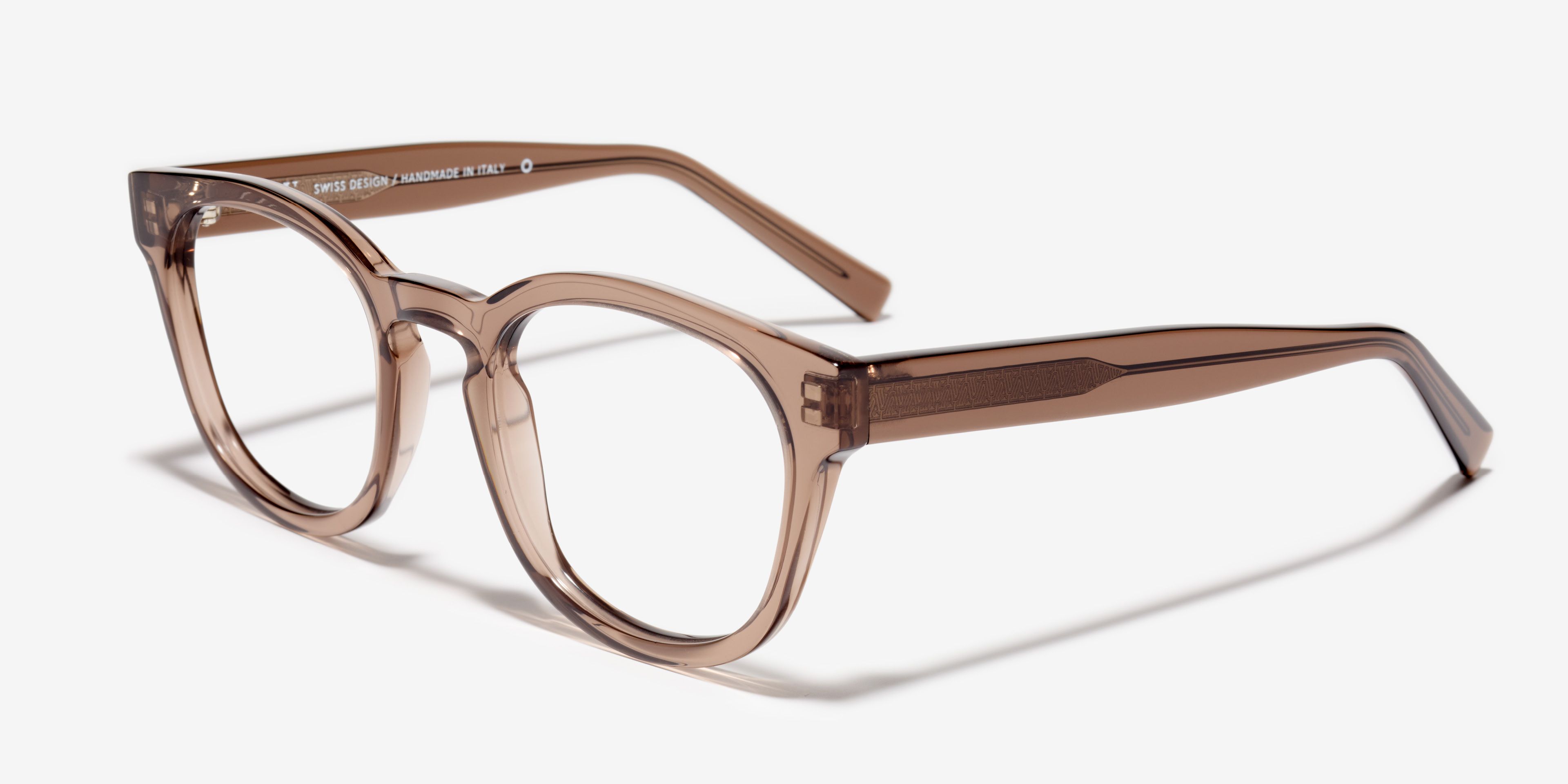 Schräg-Bild der Brille The Gambit in Farbe Brown Transparent und Grösse Breit