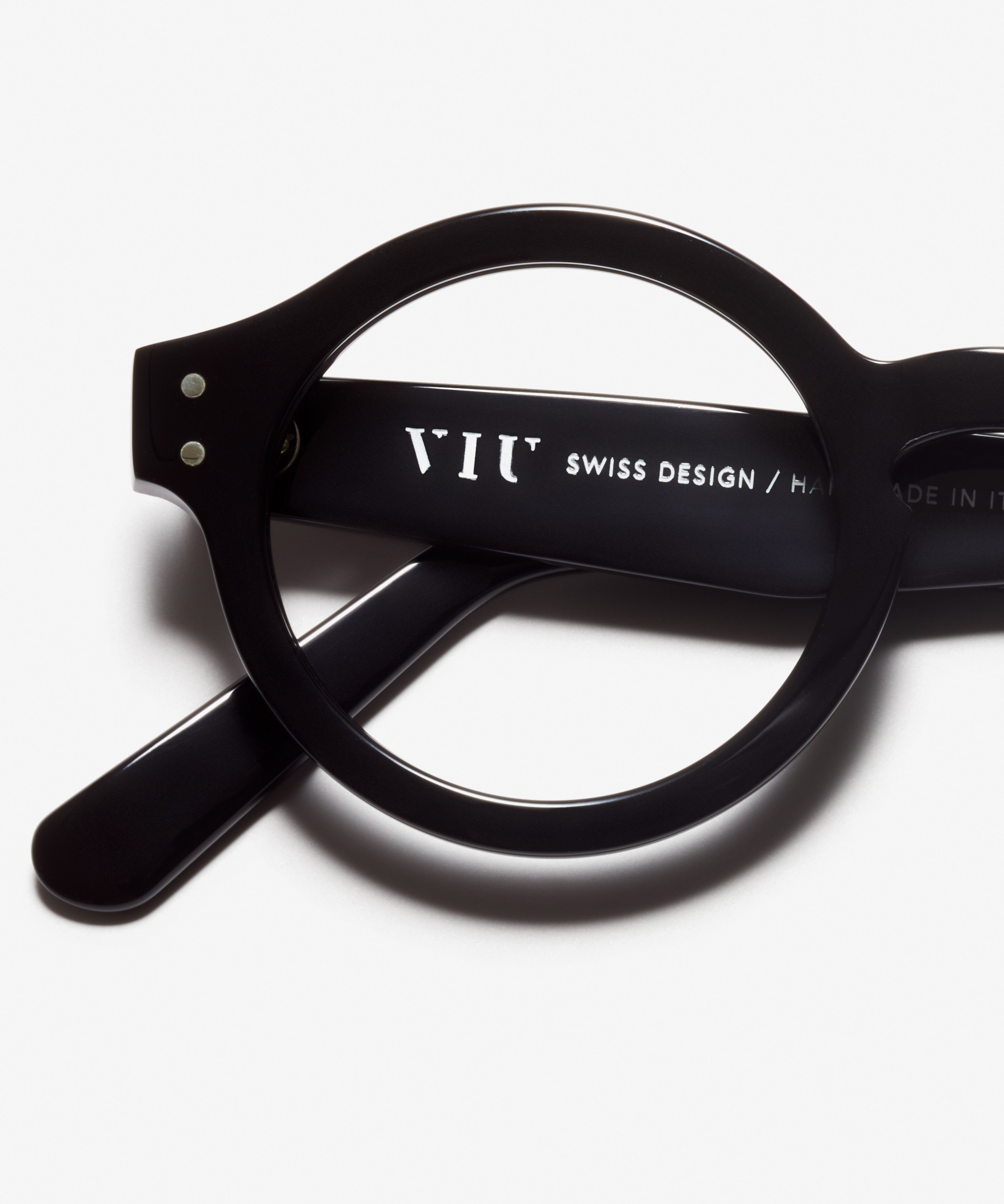 Detail-Bild der Brille The Literary in Farbe Black und Größe Mittel