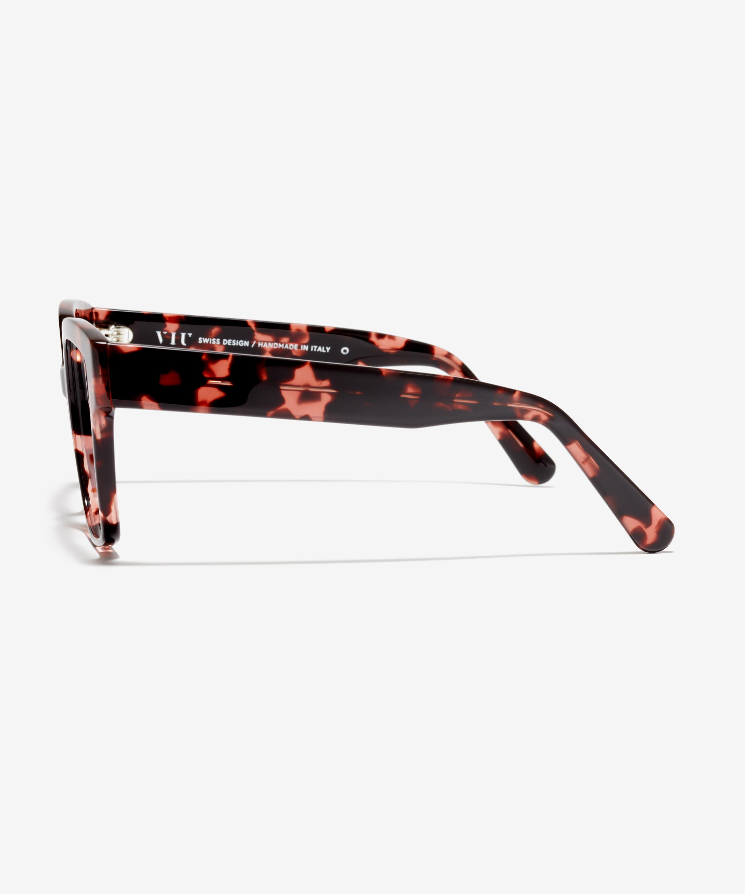Side image of the frame The Royal in colour Pink Havana and size Wide