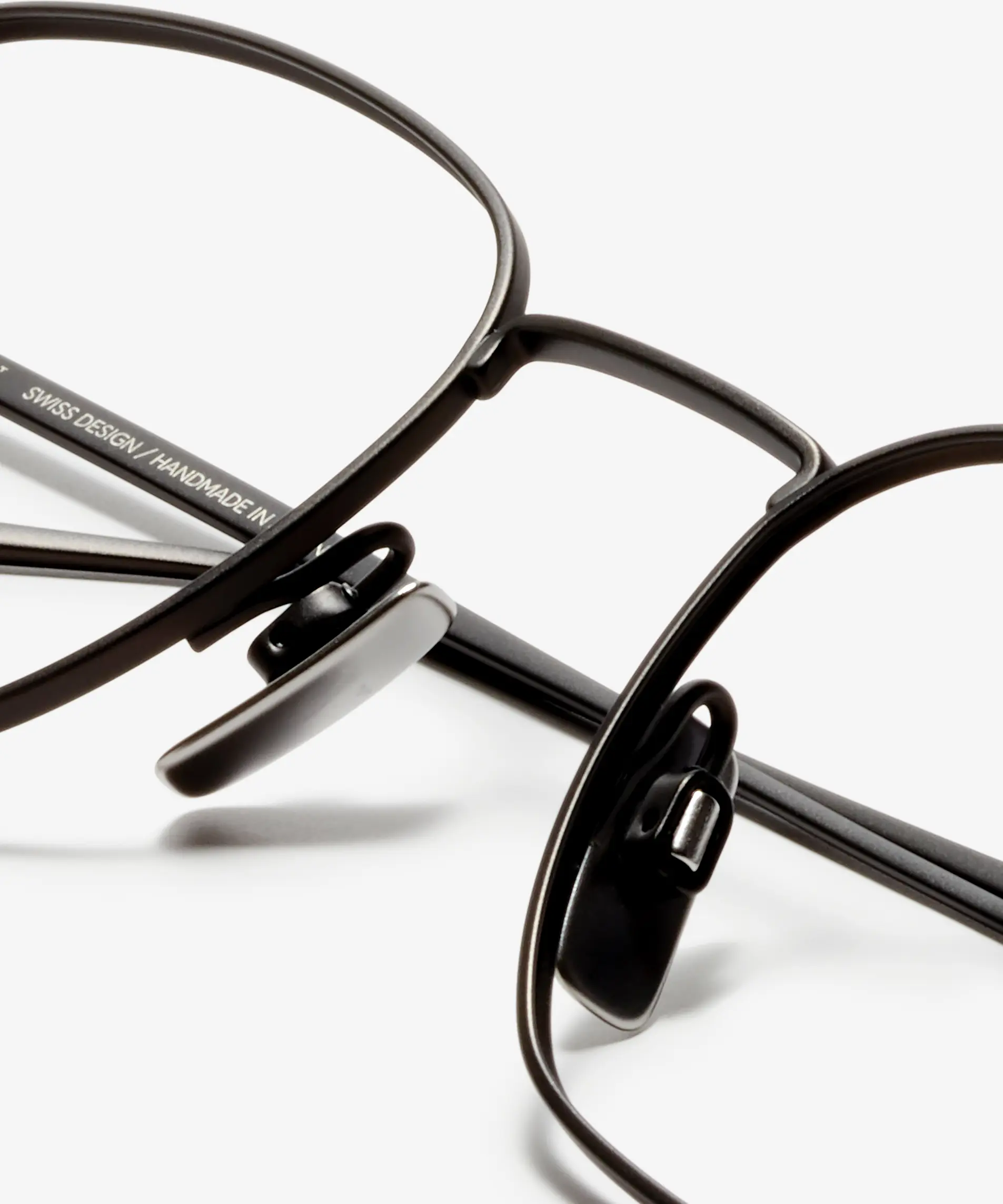 Detail image of the frame The Realist in colour Gunmetal and size Wide