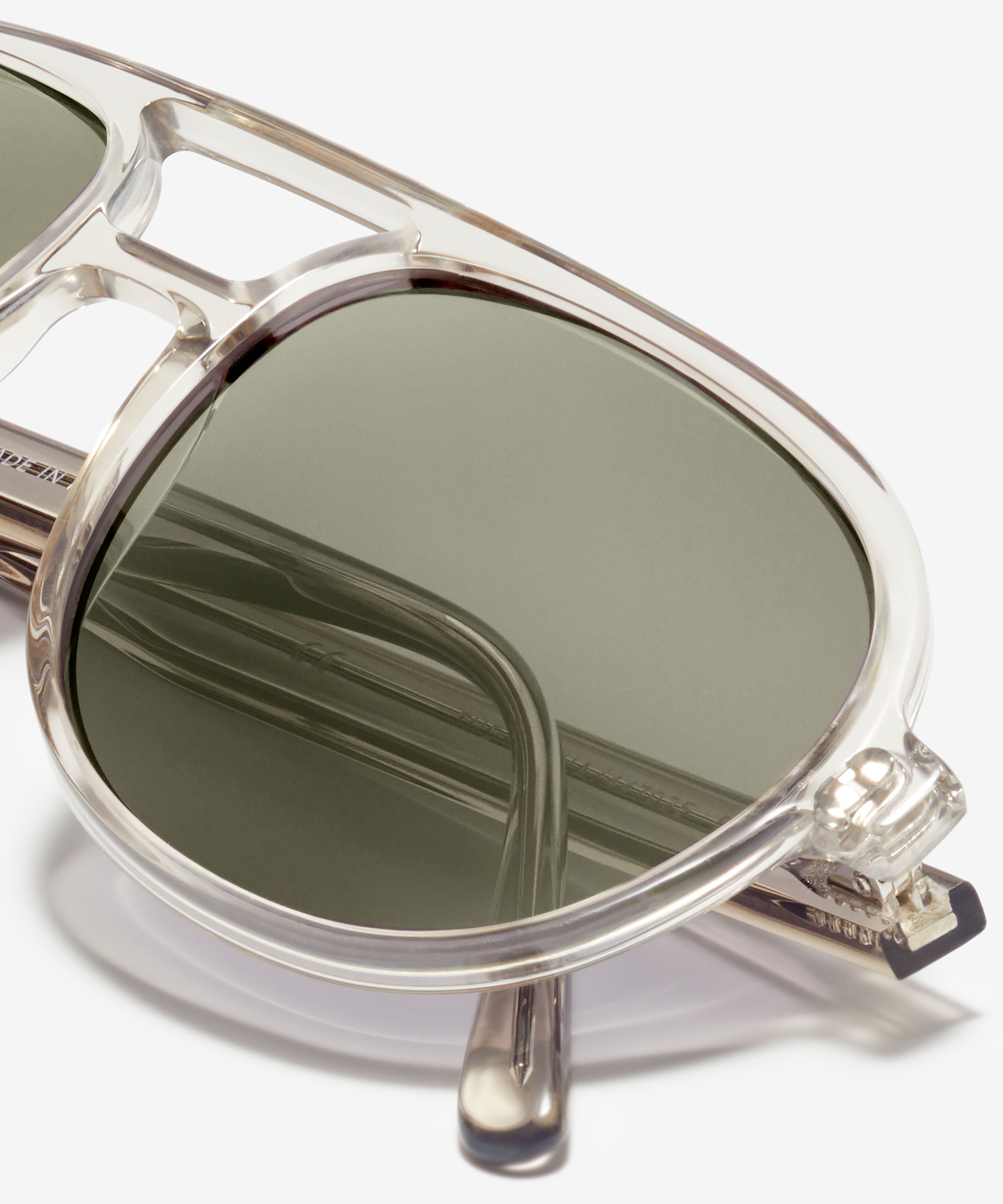 Detail image of the sunglasses The Alpha in colour Ice Transparent and size Wide