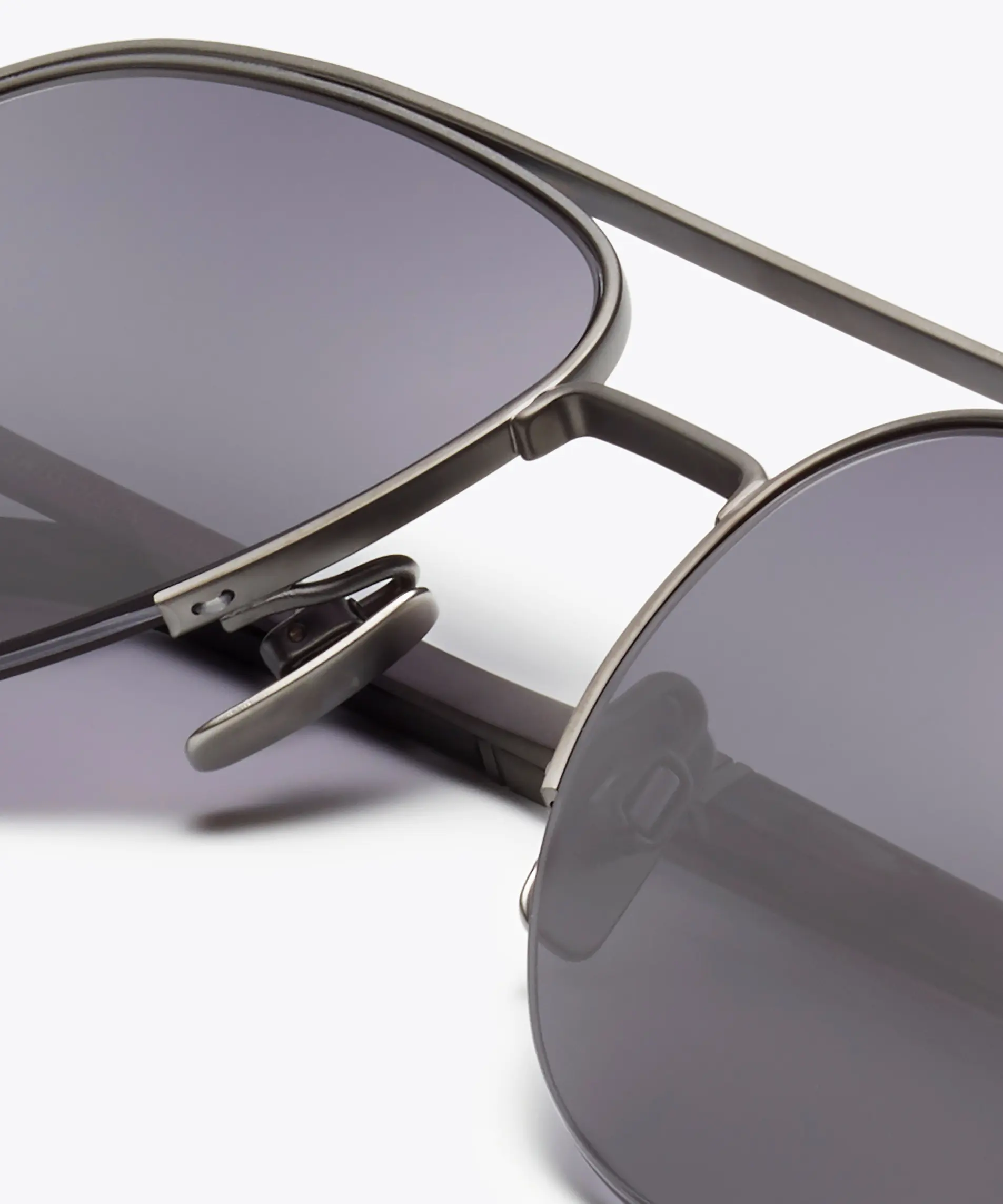 Detail image of the sunglasses The Nomad in colour Gunmetal and size Wide