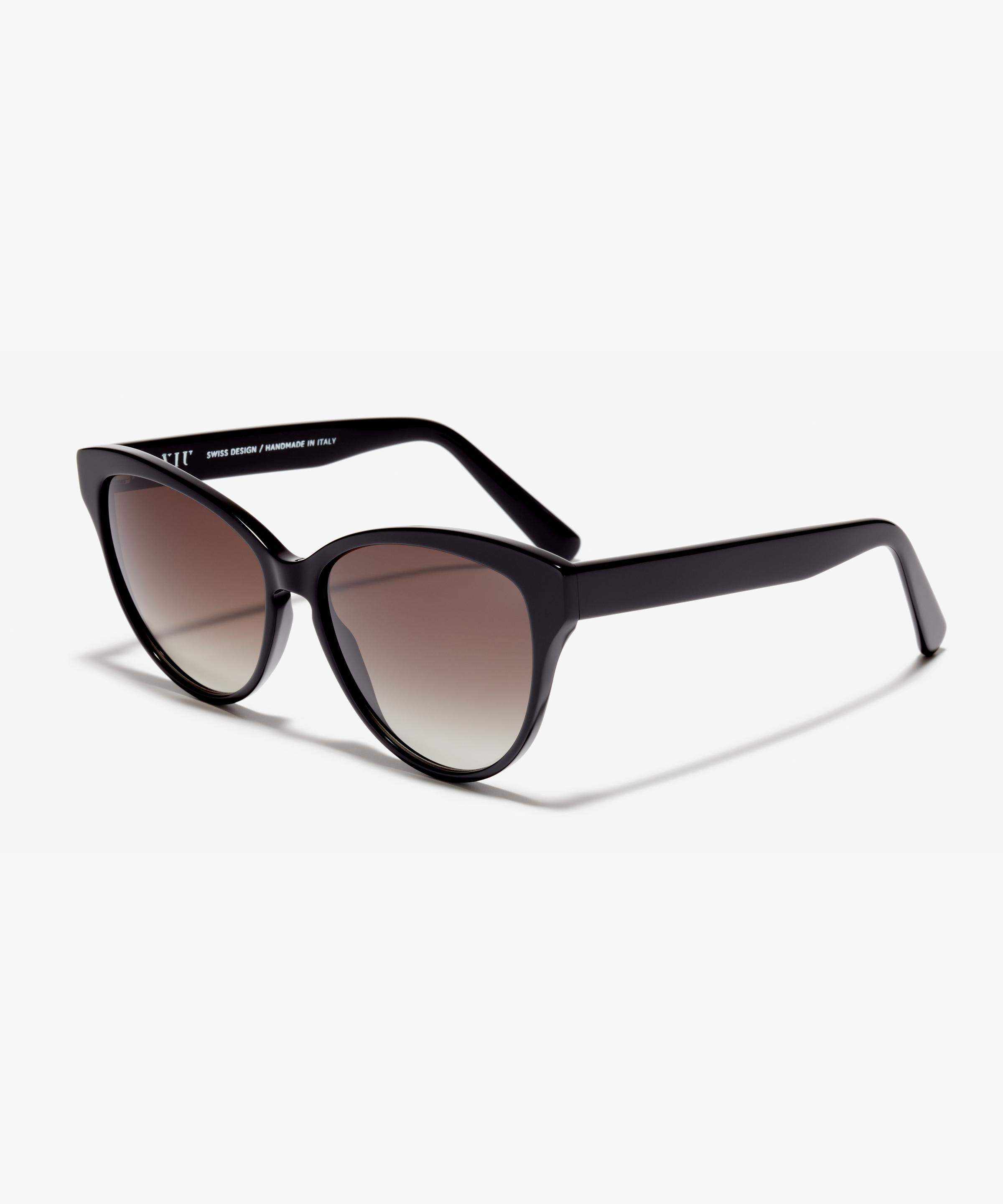 Angle image of the sunglasses The Cosmopolitan in colour Black and size Wide