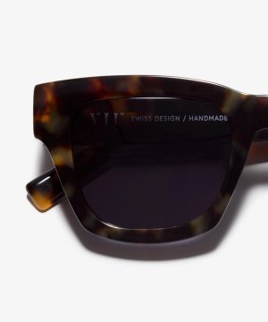 Detail-Bild der Sonnenbrille The Catch in Farbe Amber Tortoise und Größe Breit