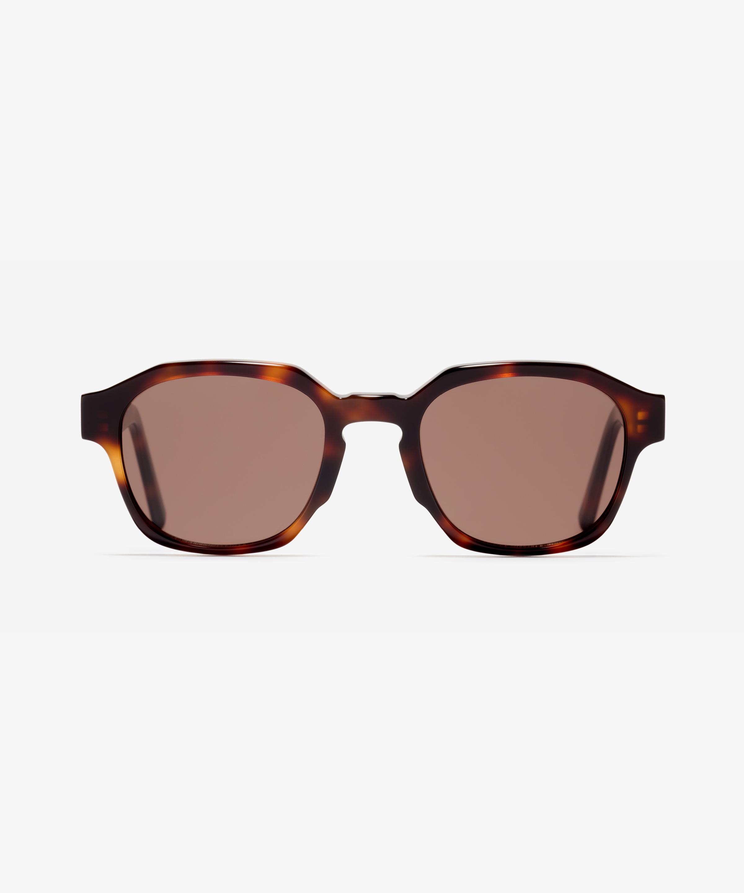 Front image of the sunglasses The Authentic in colour Cherrywood and size Medium