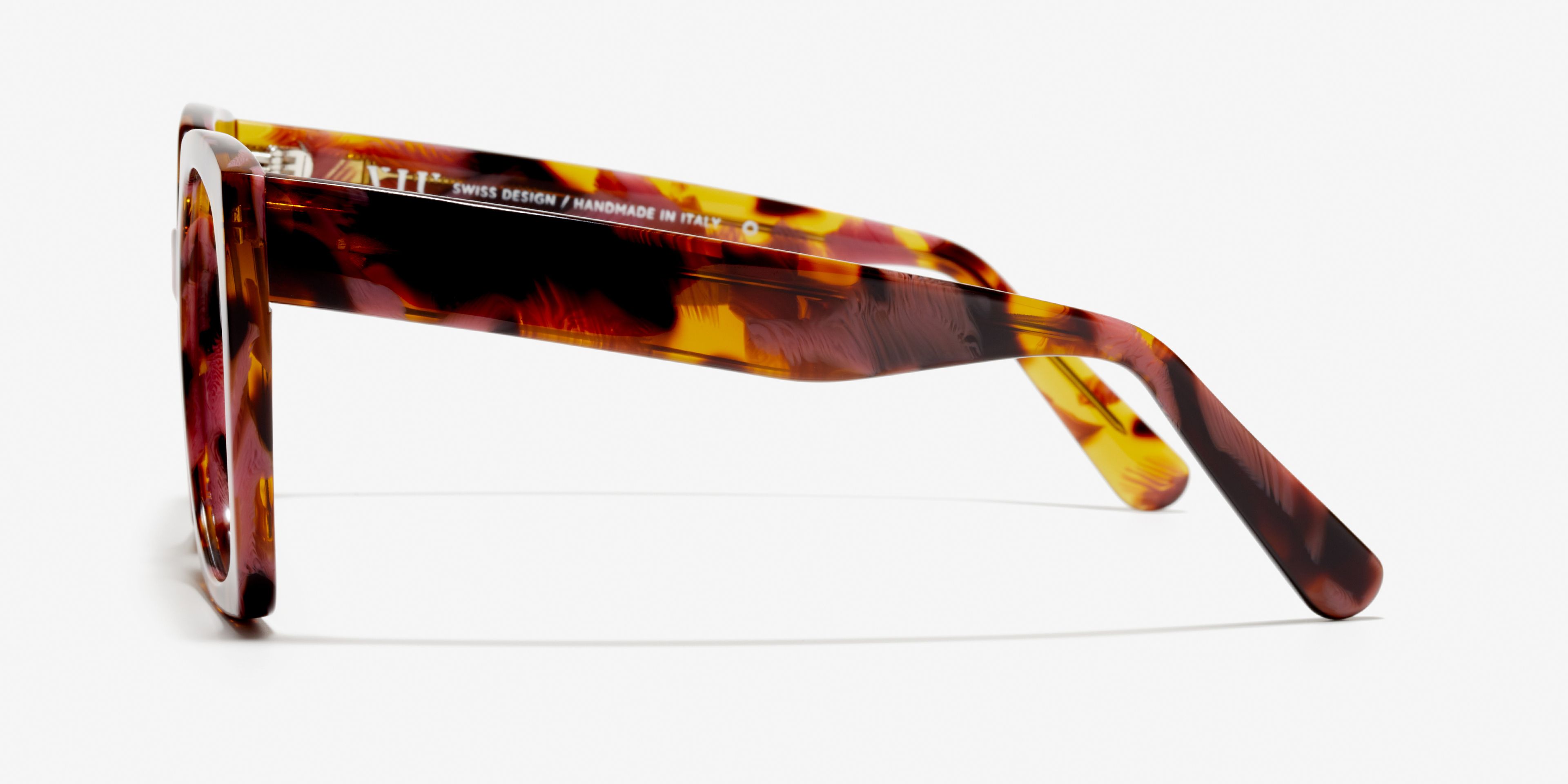 Side image of the frame The Daring in colour Plum Tortoise and size Medium