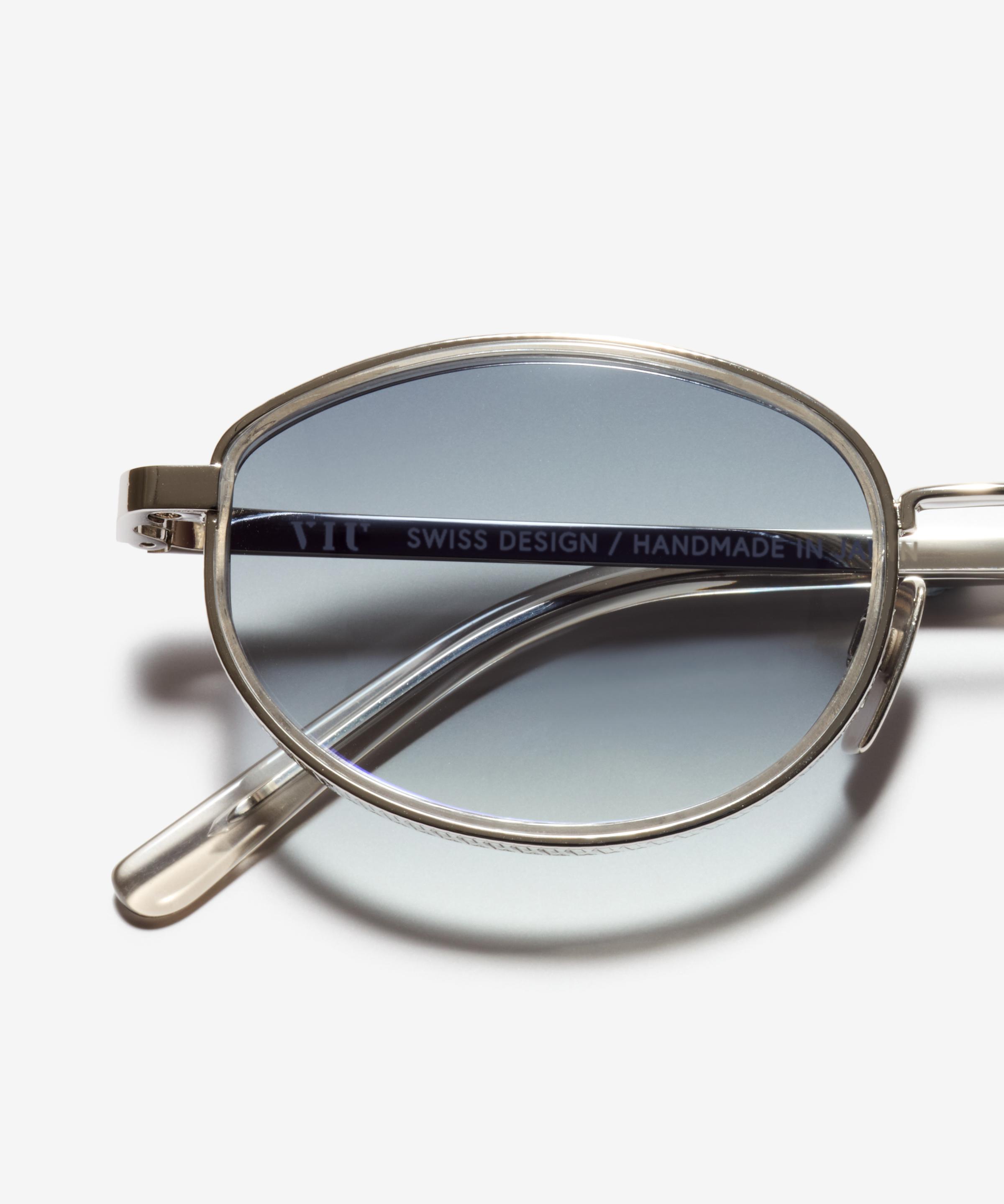 Detail-Bild der Sonnenbrille The Icon Ace in Farbe Silver und Grösse Mittel