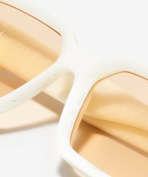Image Détail de la paire de lunettes de soleil The Rogue en couleur Pearl Stone et taille Large