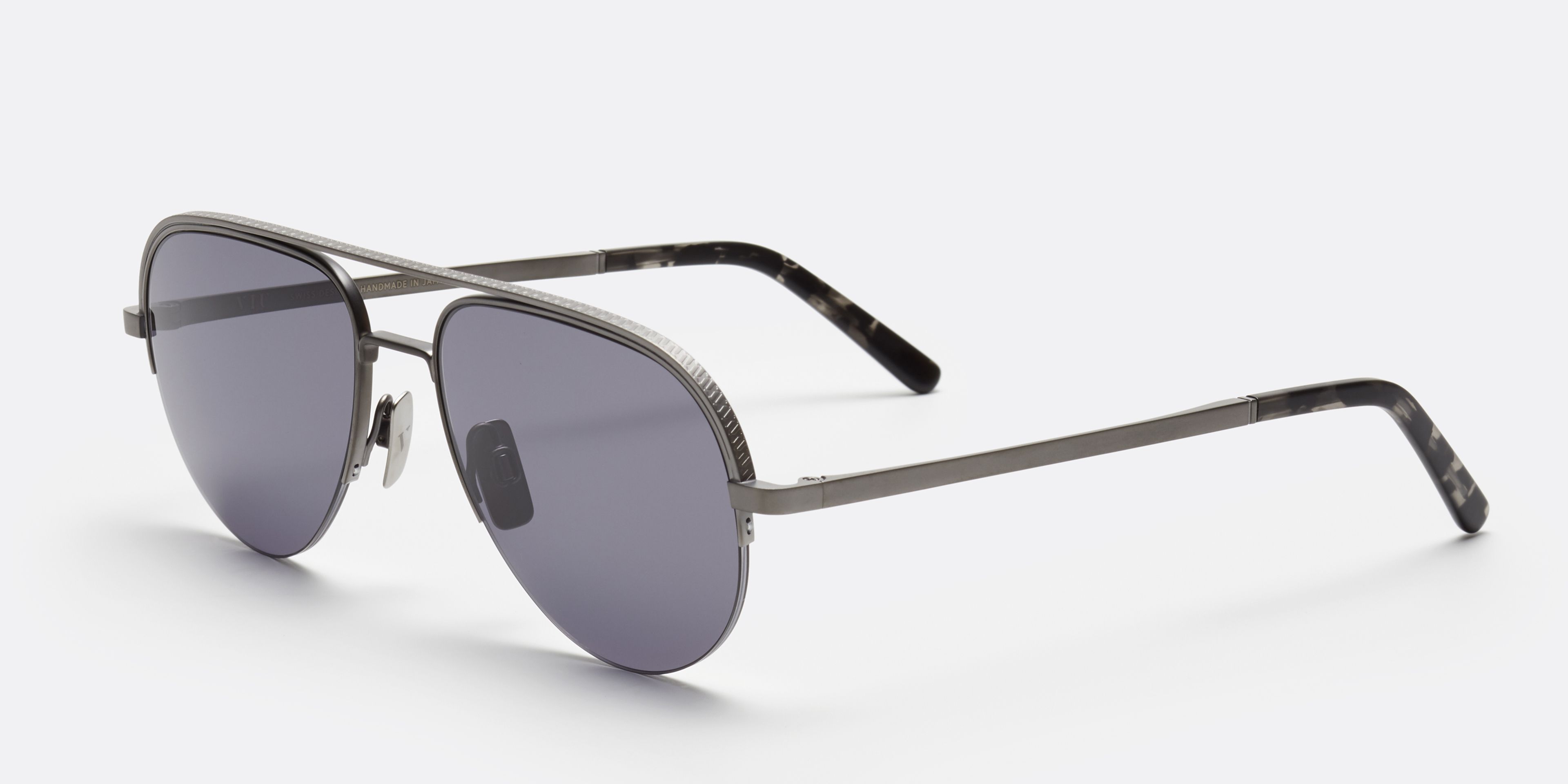 Angle image of the sunglasses The Nomad in colour Gunmetal and size Wide