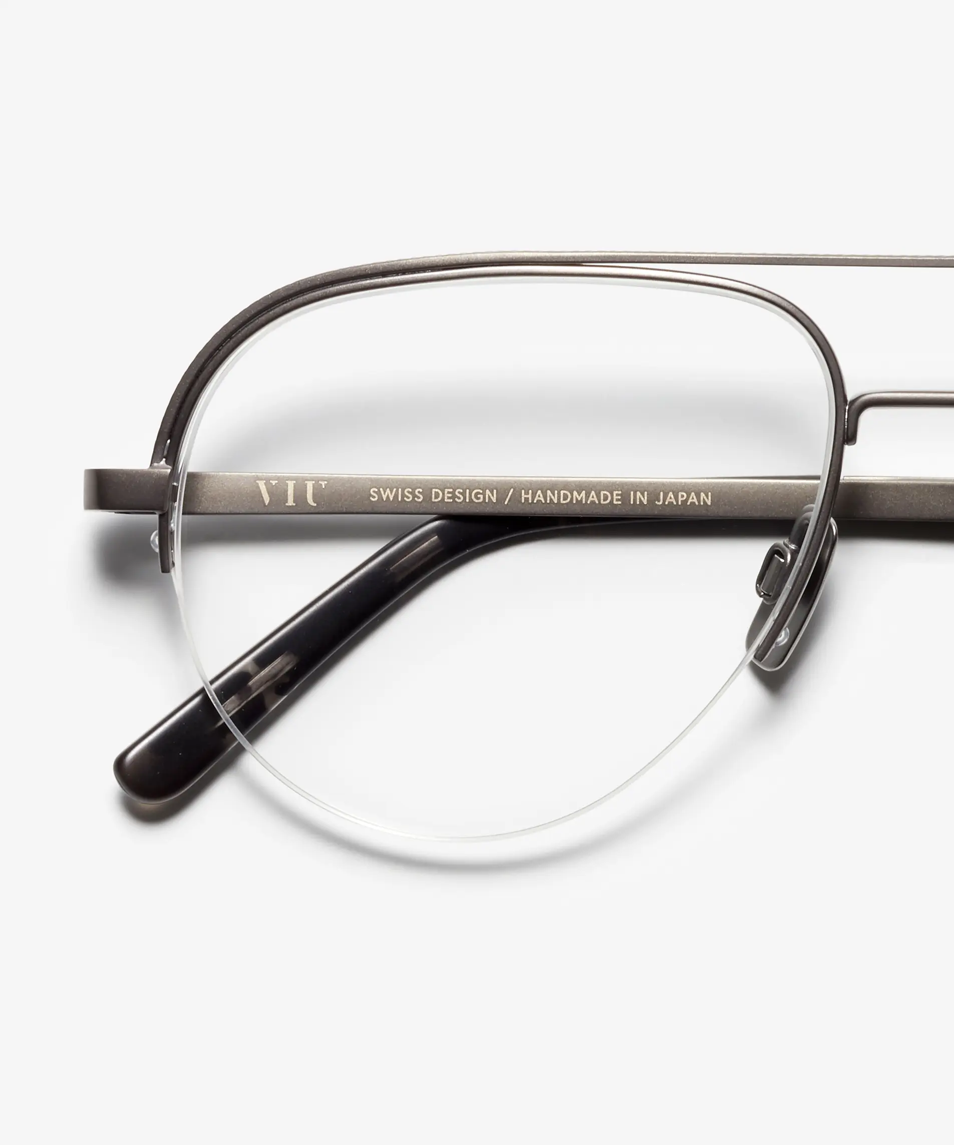 Detail image of the frame The Nomad in colour Gunmetal and size Wide