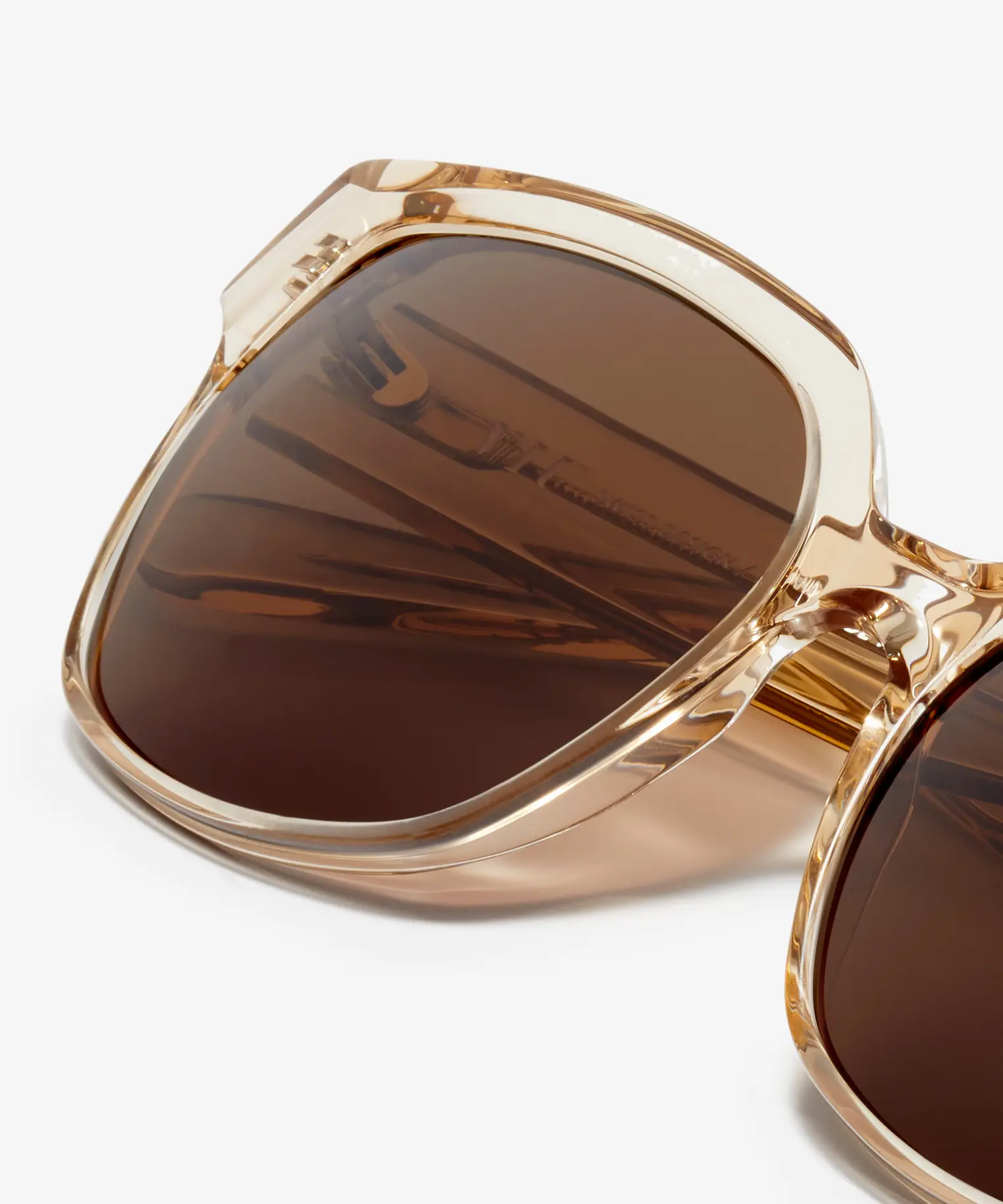Detail image of the sunglasses The Royal in colour Chardonnay and size Wide