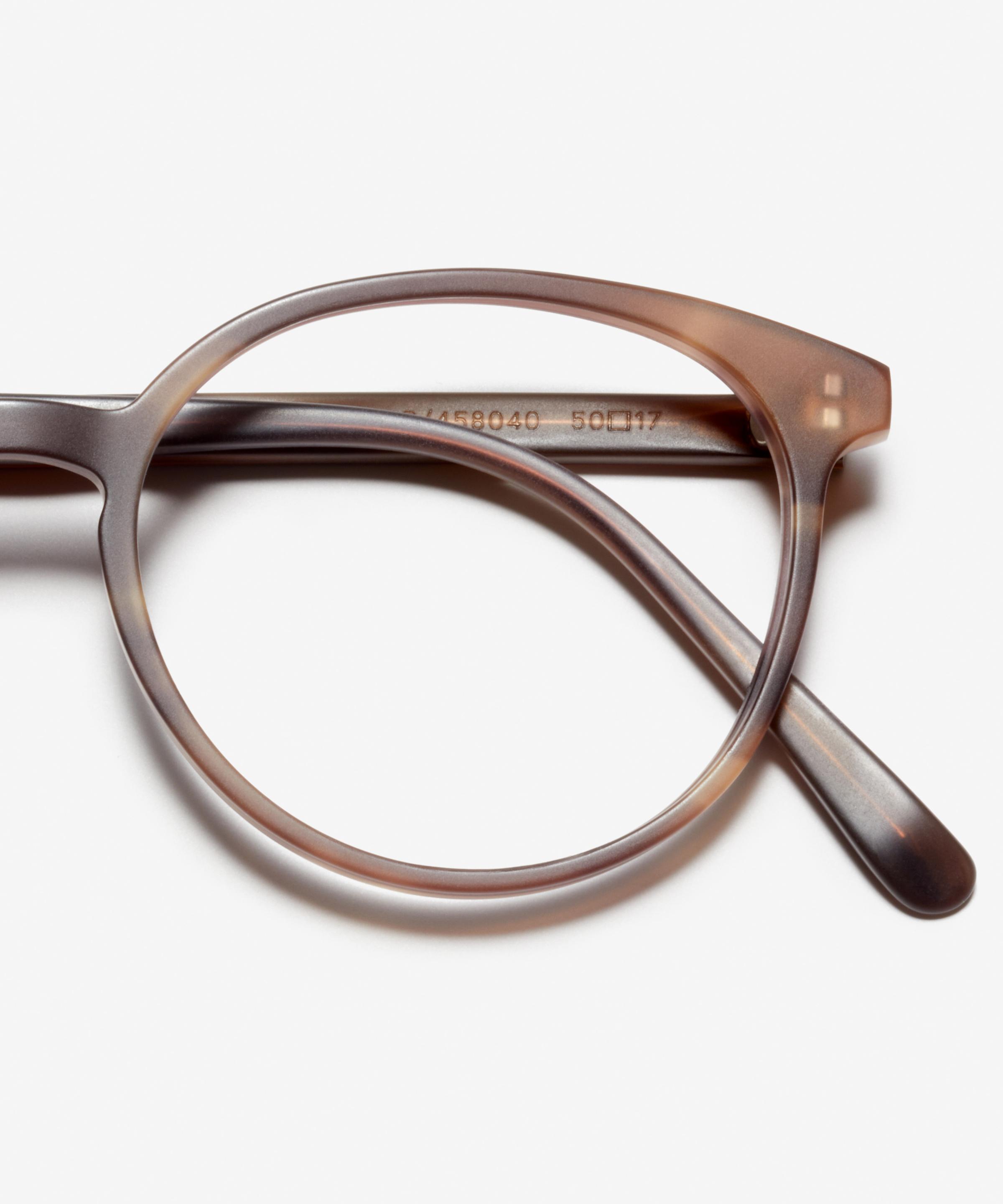 Detail-Bild der Brille The Academic in Farbe Horn Brown und Größe Schmal